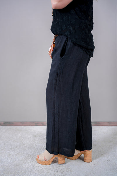 Leinenhose in Schwarz mit Gürtel