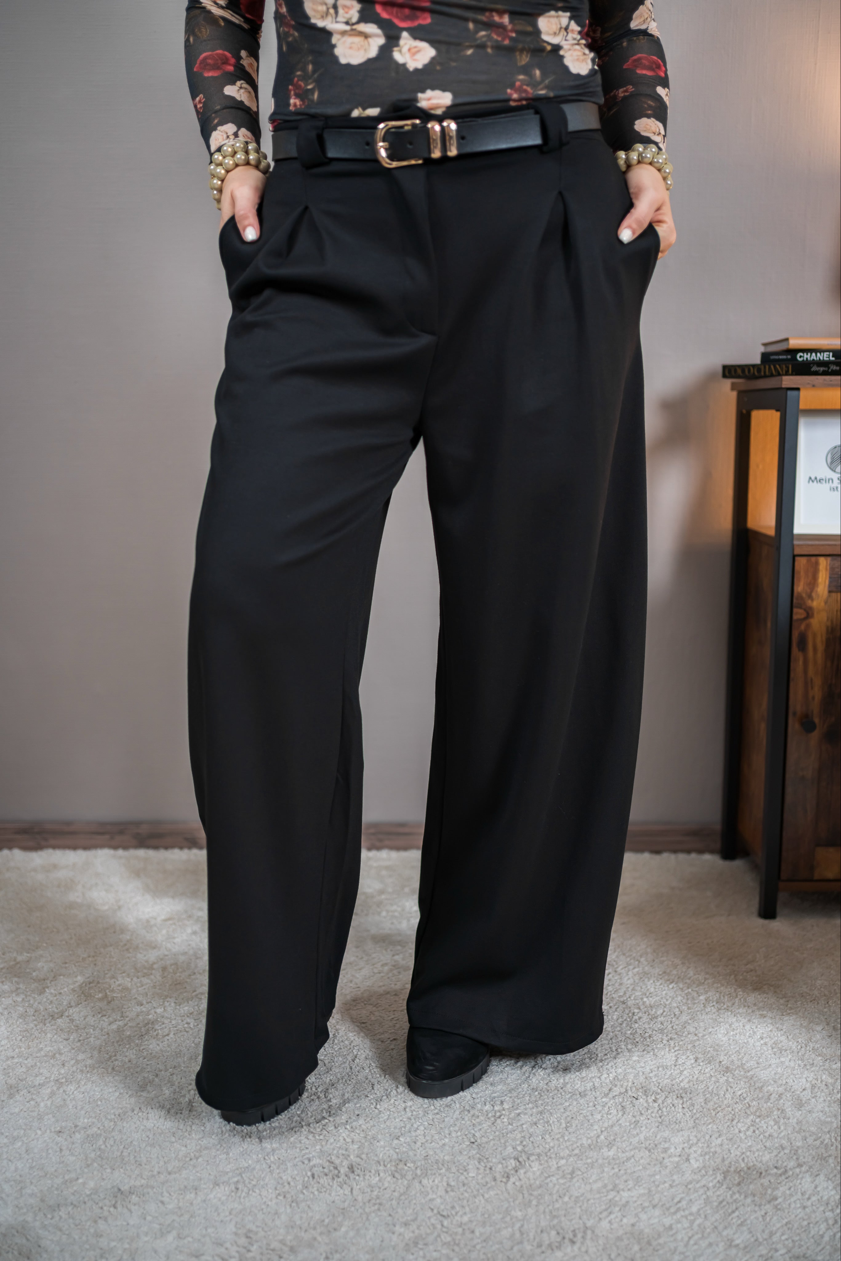 Elegante Stretchhose mit Bundfalten, schwarz