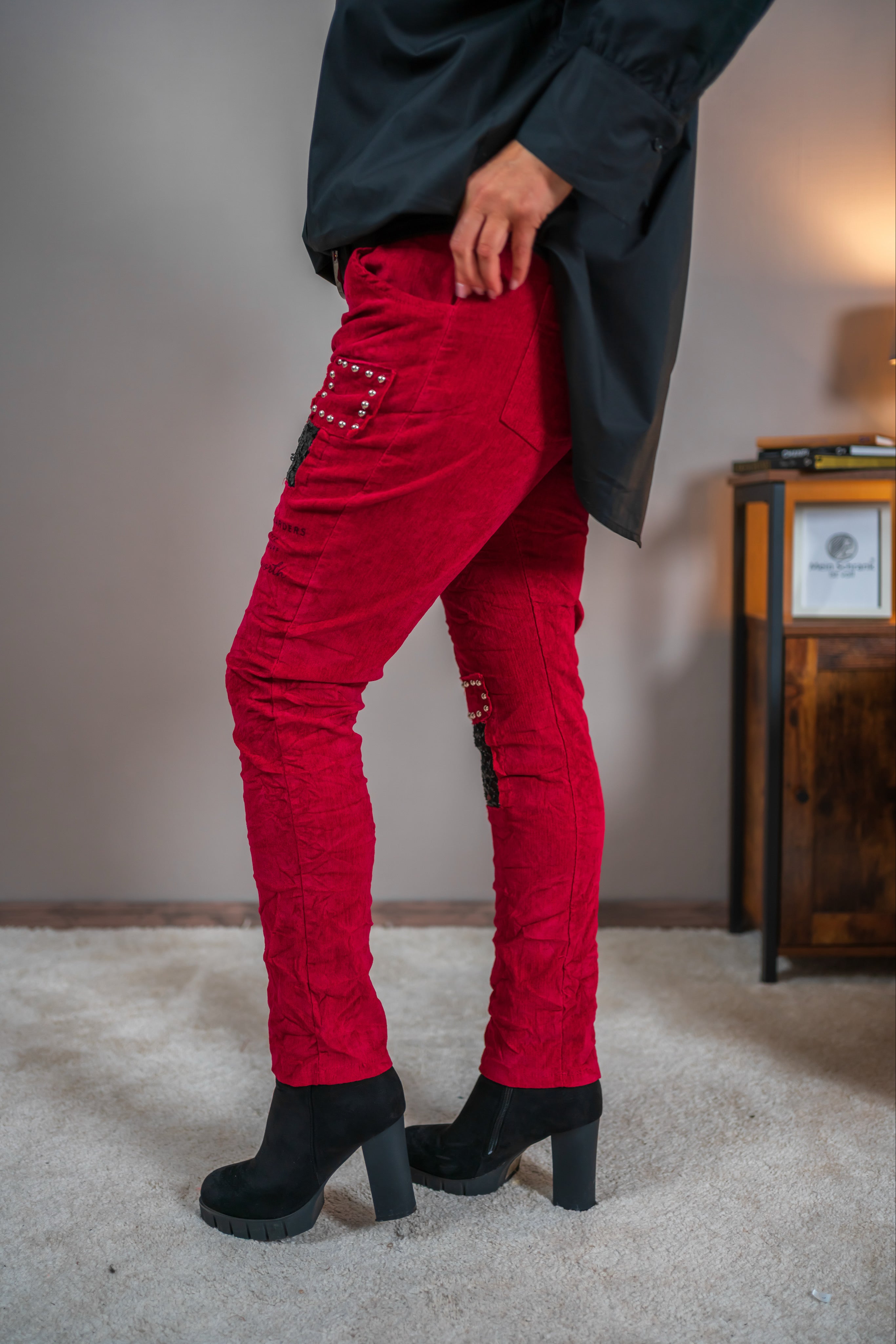 Patch-Jogpant mit Glitzer & Nieten, rot