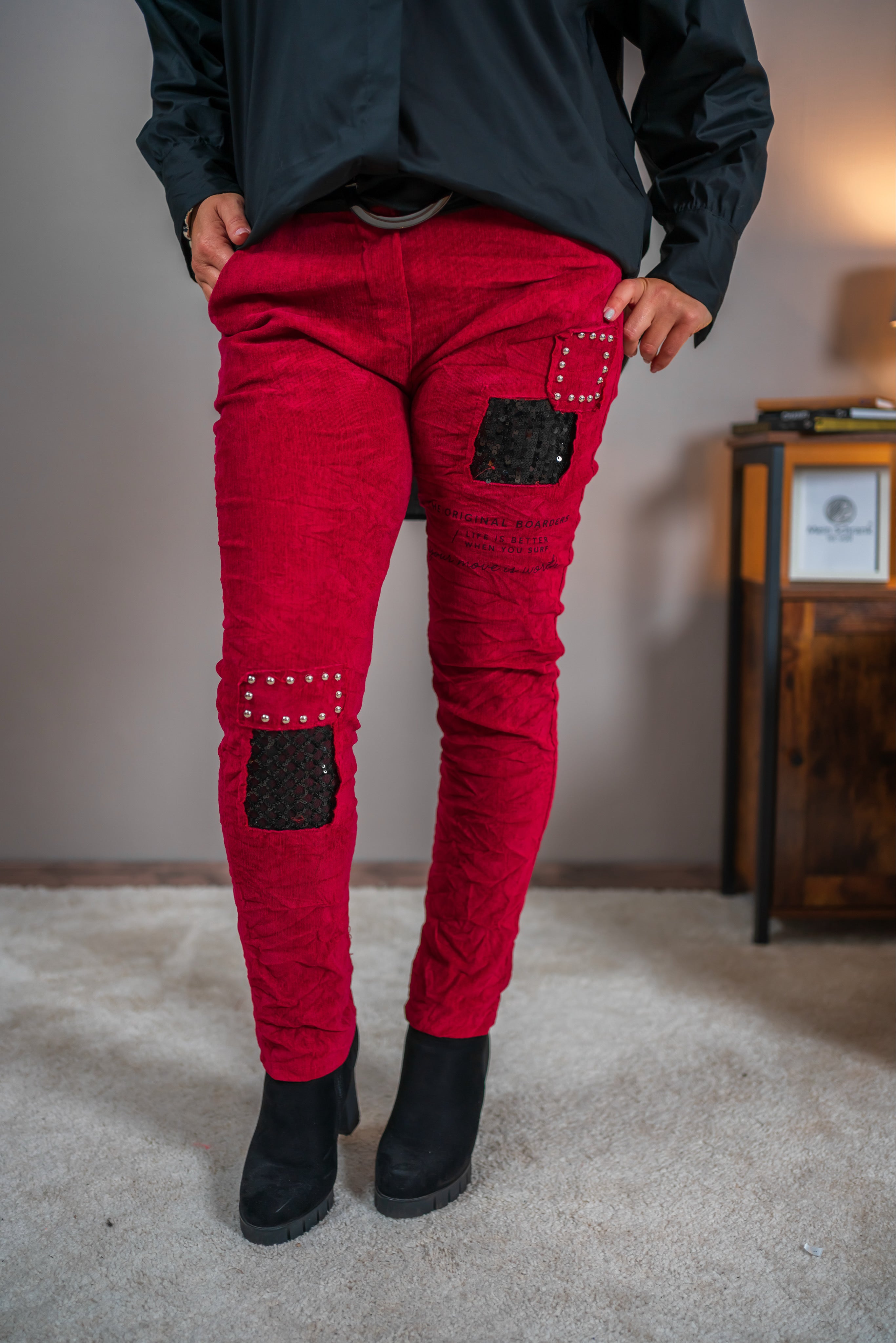 Patch-Jogpant mit Glitzer & Nieten, rot