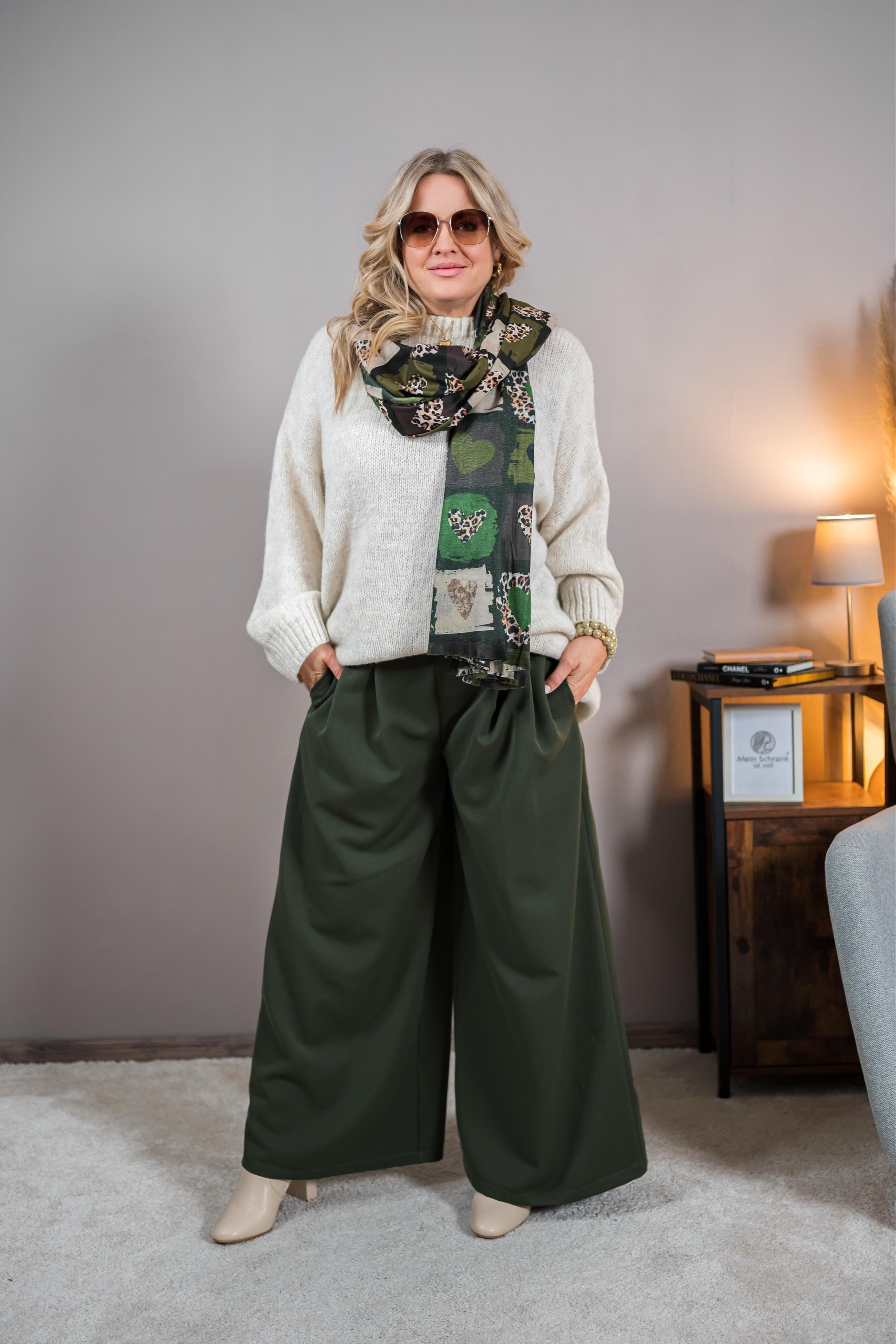 Weite Hose mit Gürtel, oliv