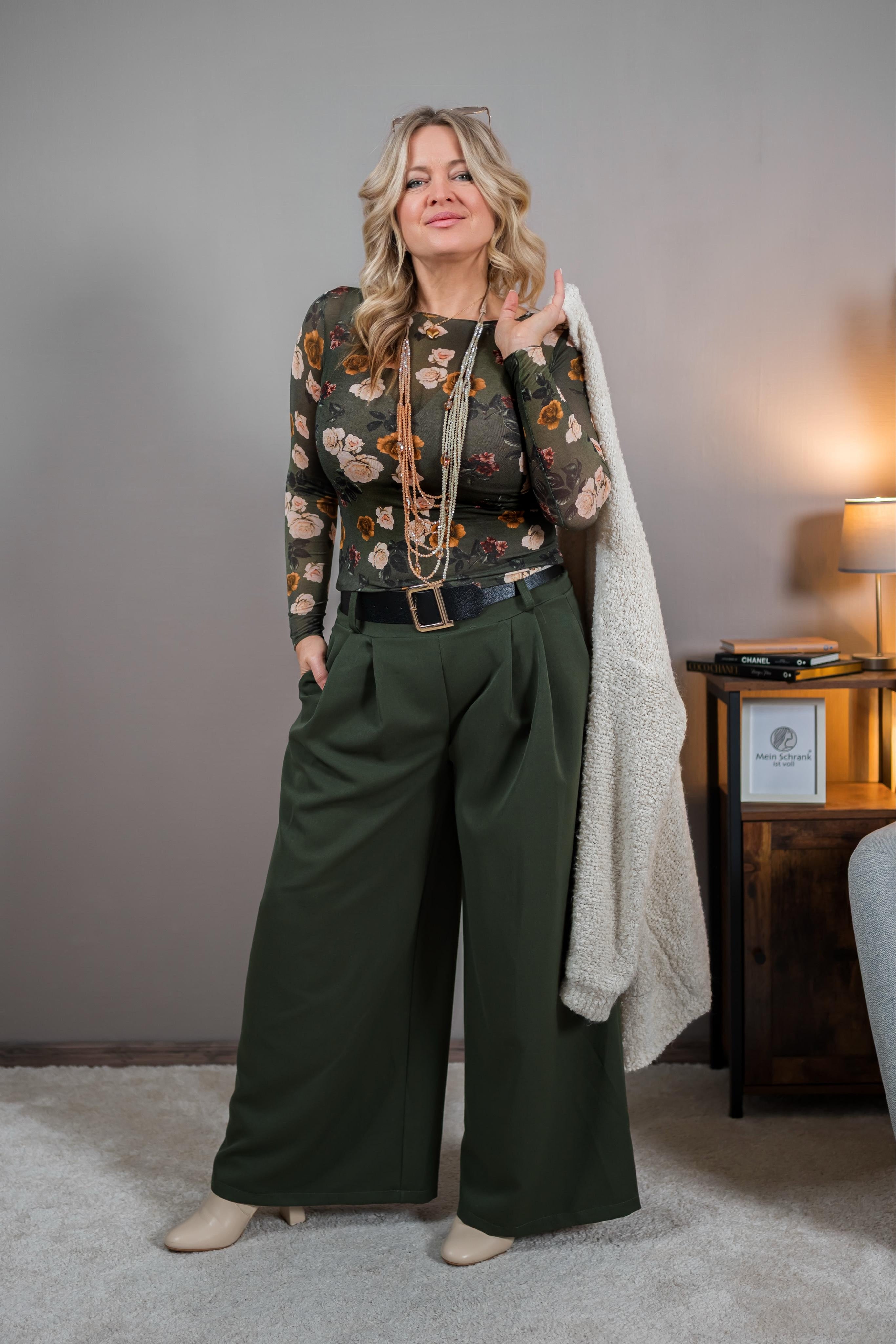 Feines Shirt mit Blütenprint, olivgrün