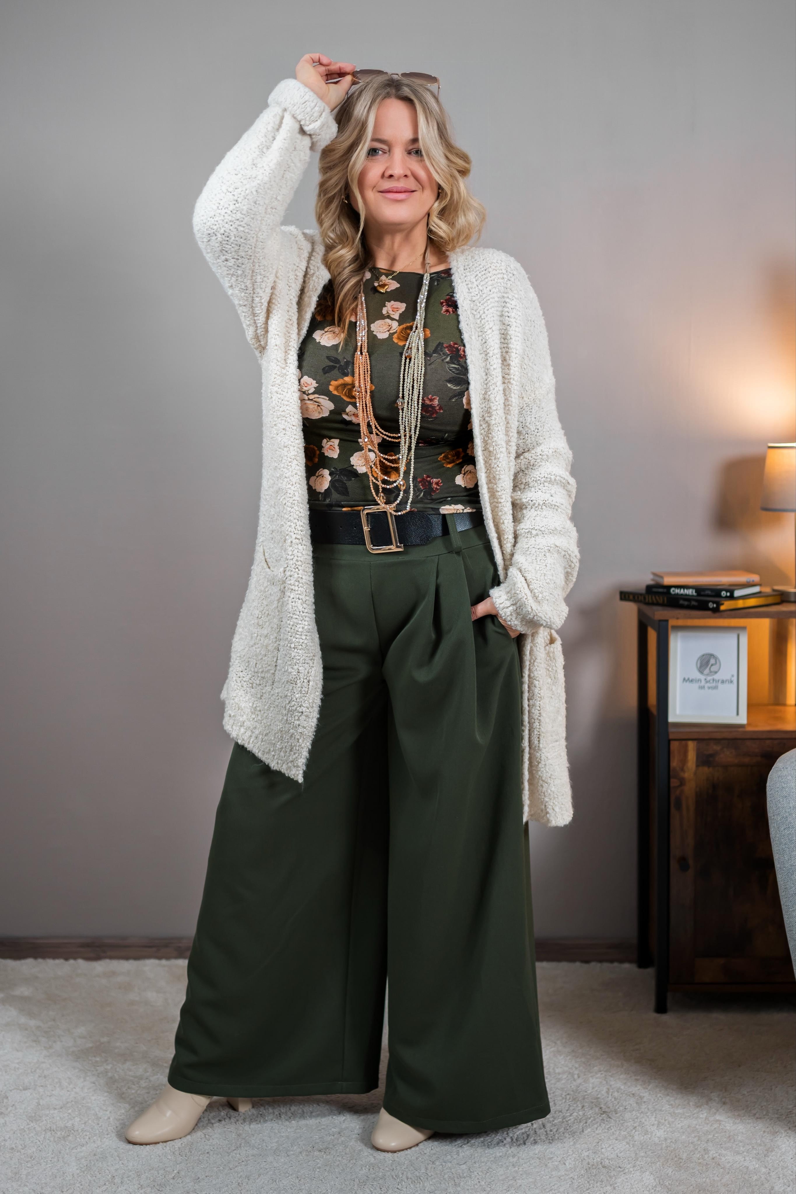 Feines Shirt mit Blütenprint, olivgrün