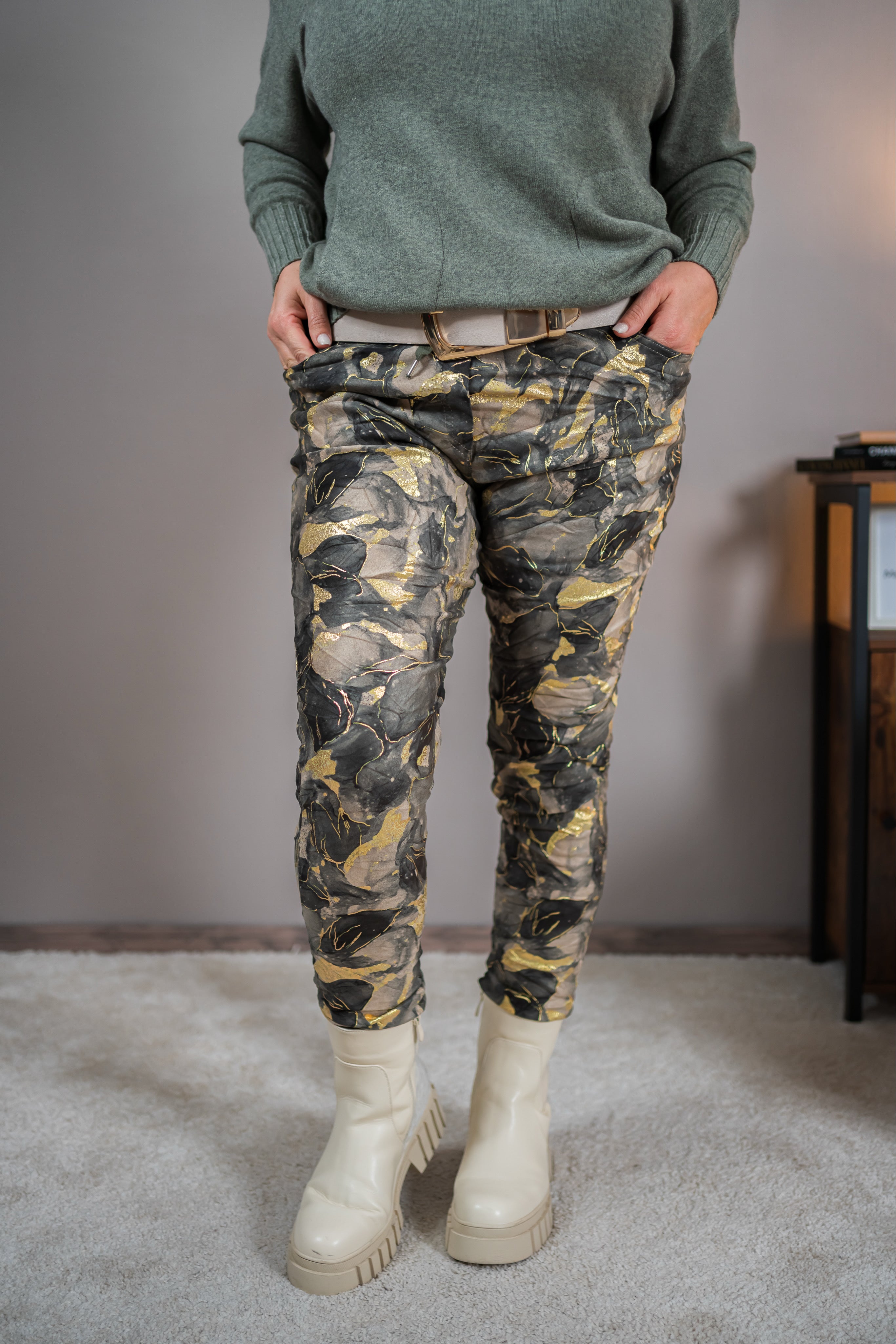 Jogpant mit edlem Marmorprint, khaki-gold