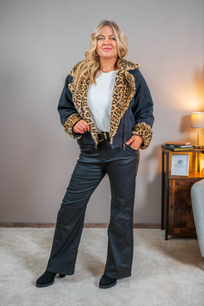 Kurzjacke im Denim-Stil mit Leo-Fellimitat, schwarz