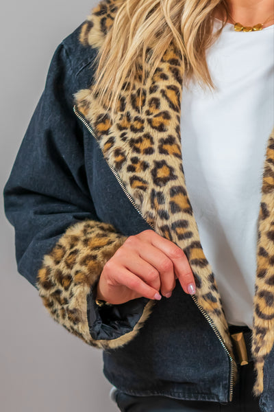 Kurzjacke im Denim-Stil mit Leo-Fellimitat, schwarz