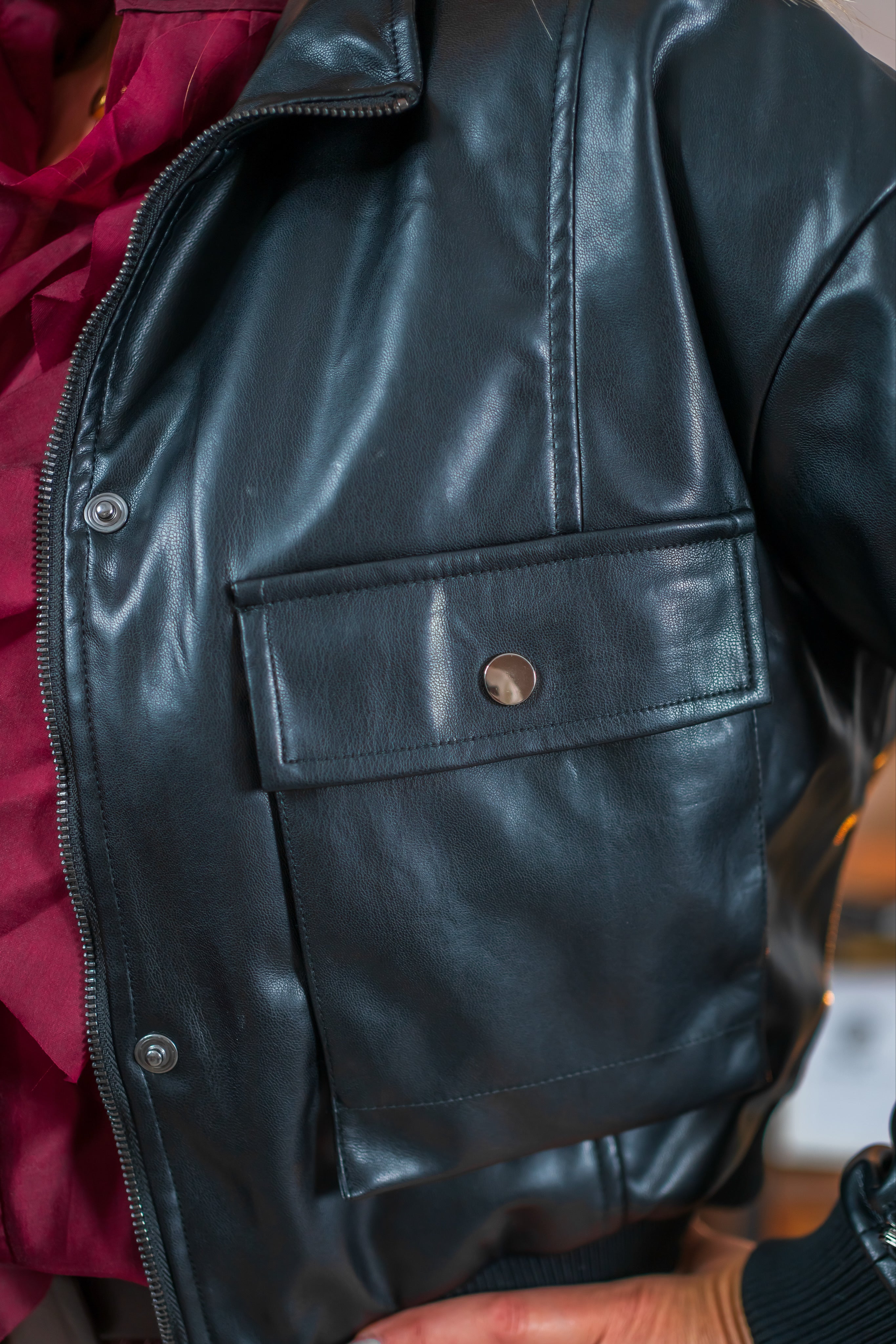 Bomberjacke im Leder-Look, schwarz