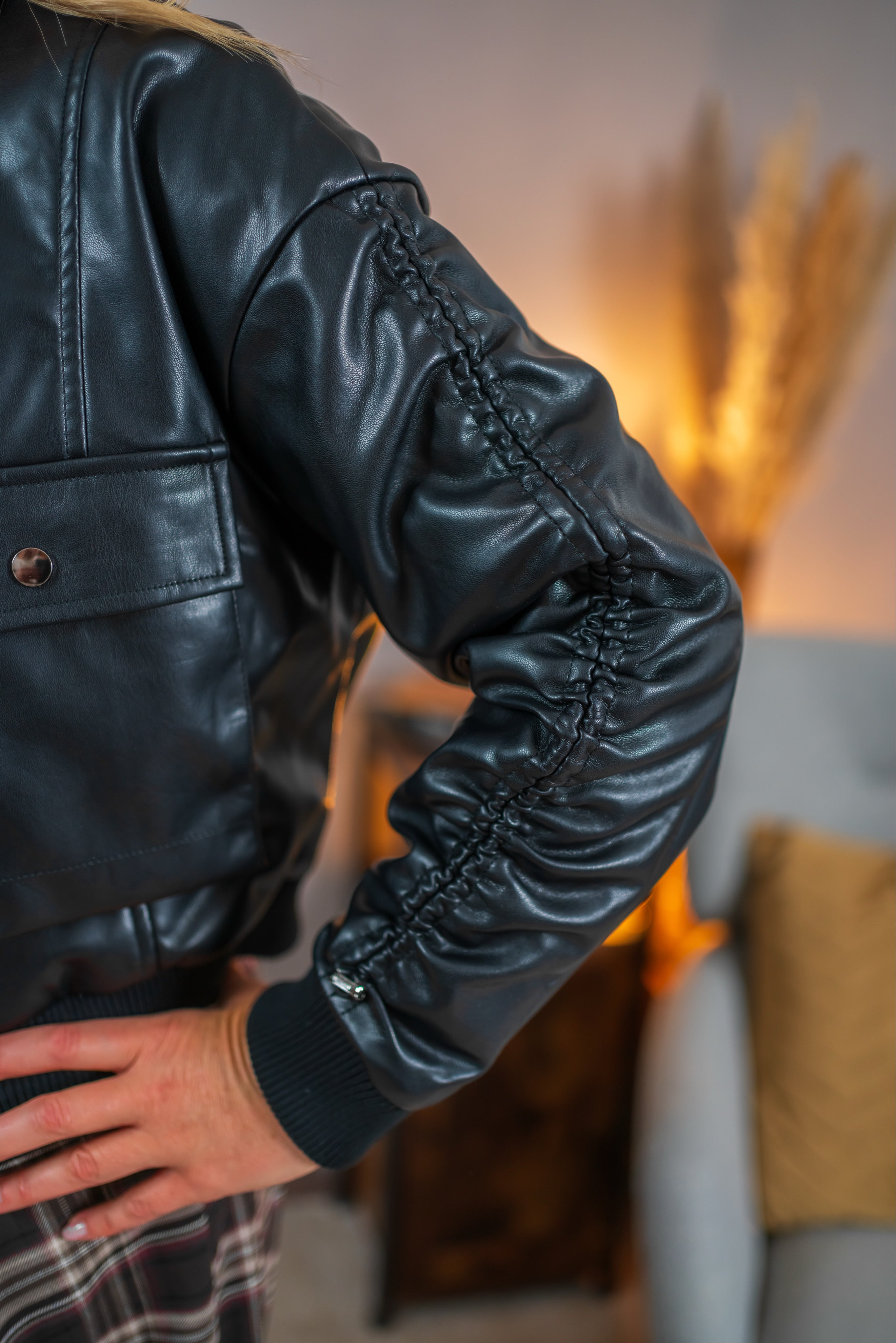 Bomberjacke im Leder-Look, schwarz