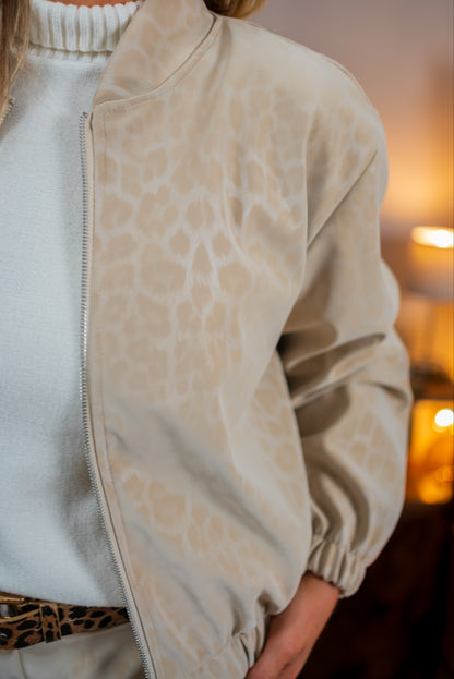 Bomberjacke im schimmerndem Leo-Muster, beige