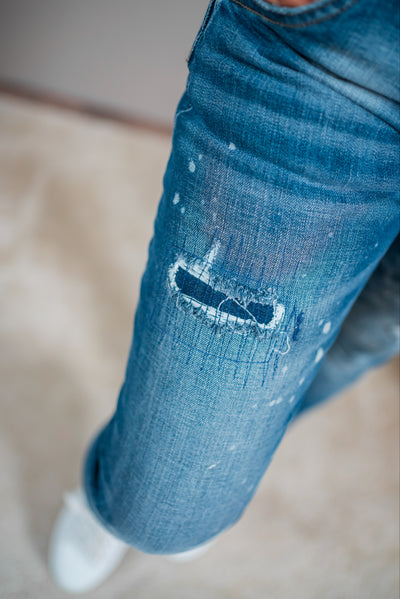 Jeans mit modischen Fade-Effekten, mittelblau