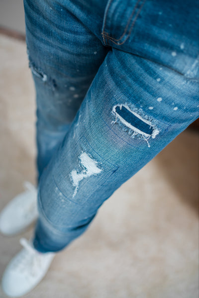Jeans mit modischen Fade-Effekten, mittelblau