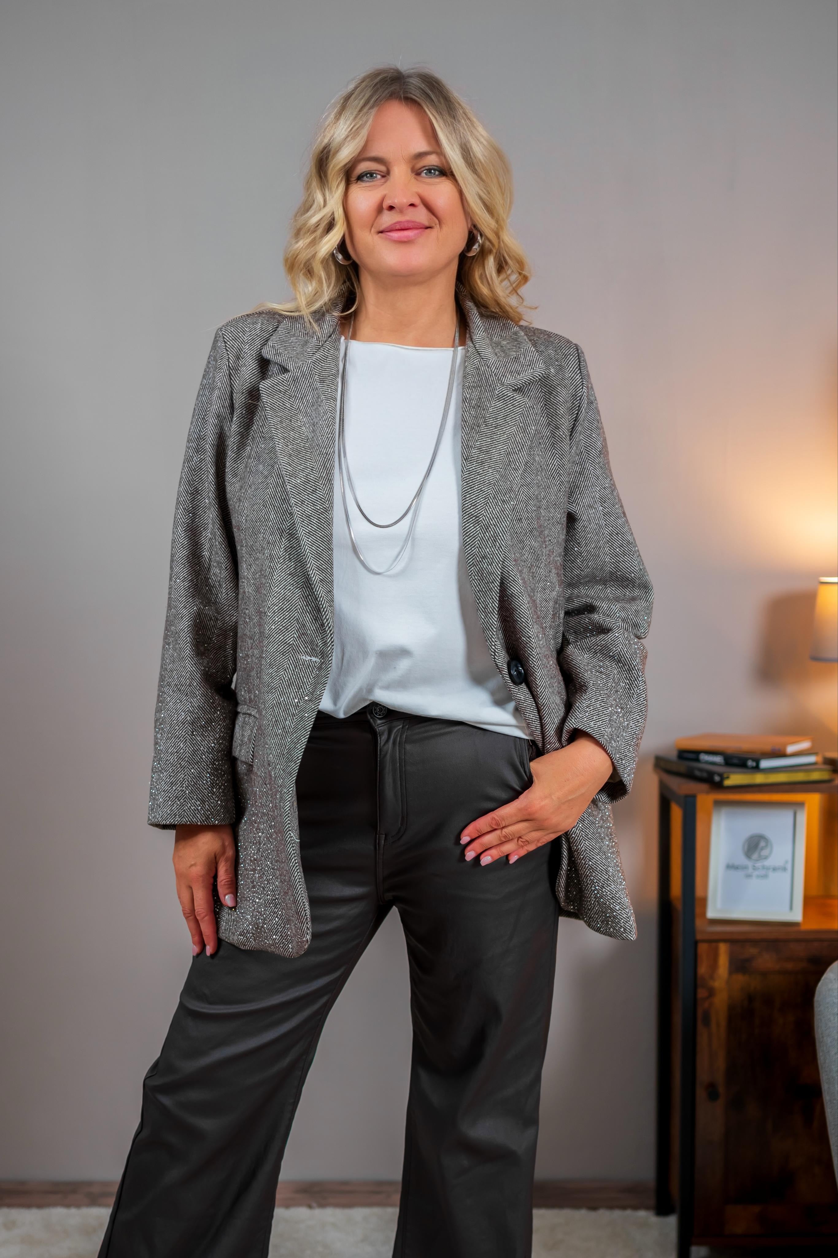 Oversize Blazer mit Strasssteinchen, taupe