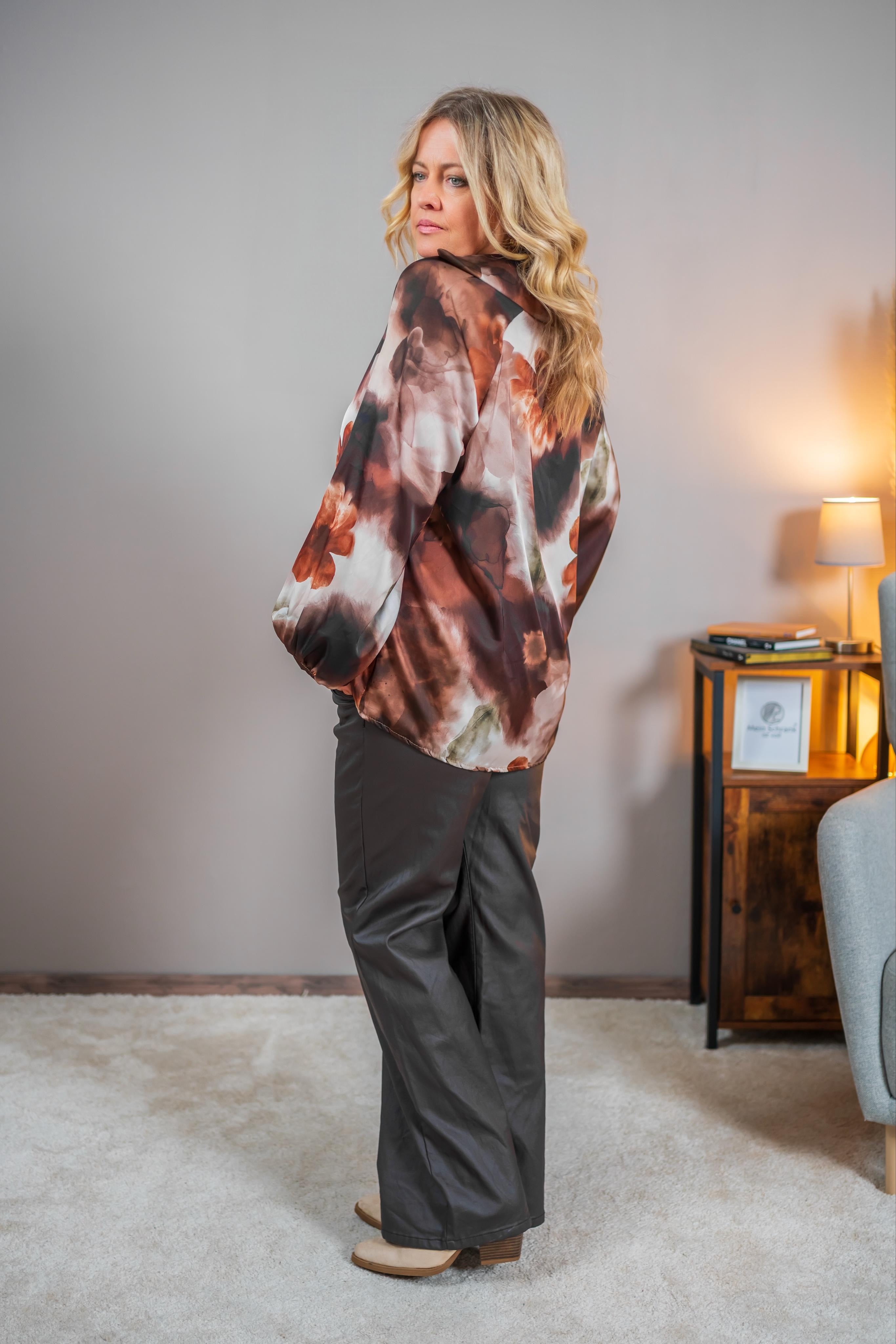Bluse mit Kragen und V-Ausschnitt