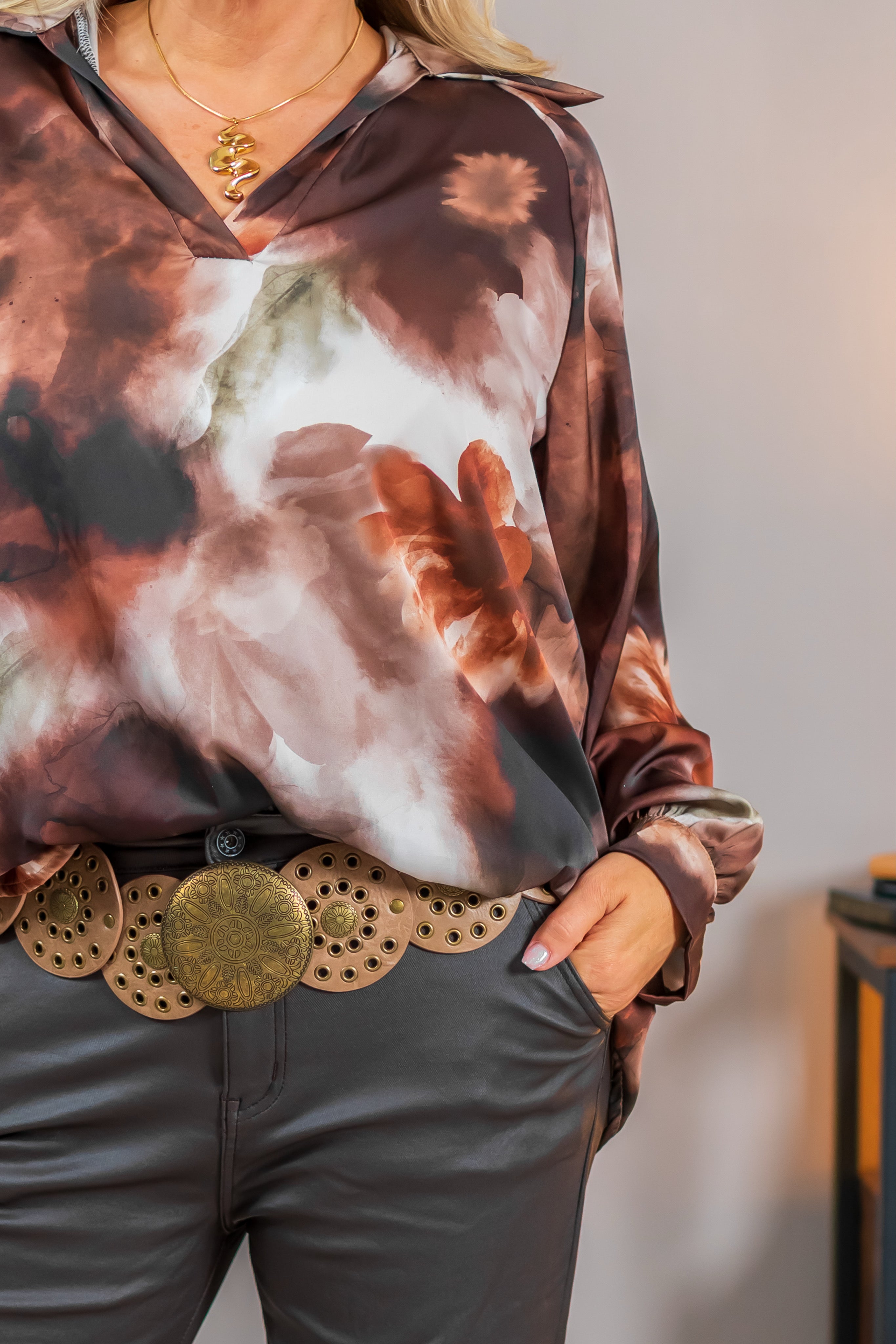 Bluse mit Kragen und V-Ausschnitt