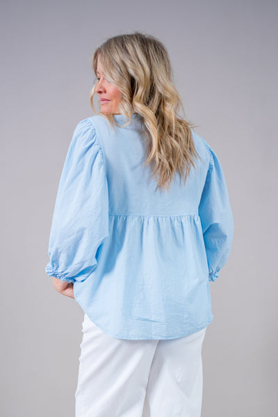 Bluse mit weißer Blütenstickerei & Ballonärmel, hellblau