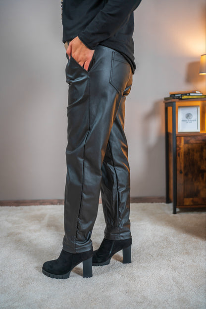 Lederimitatshose mit Gürtel, schwarz