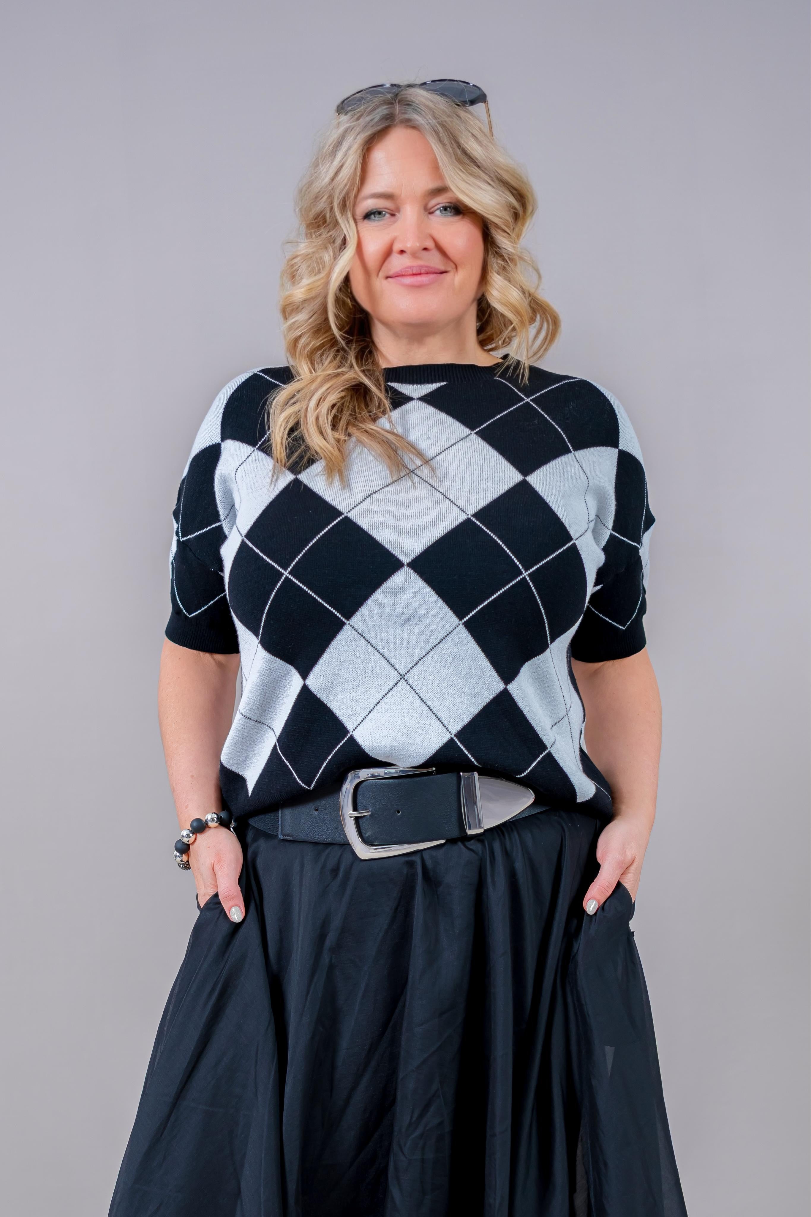 Strickpullover mit Rautenmuster in Schwarz-Creme