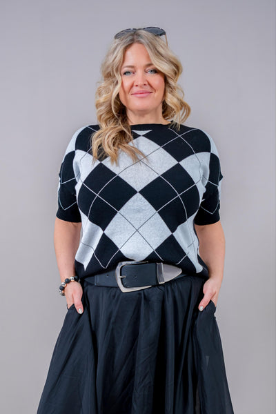 Strickpullover mit Rautenmuster in Schwarz-Creme