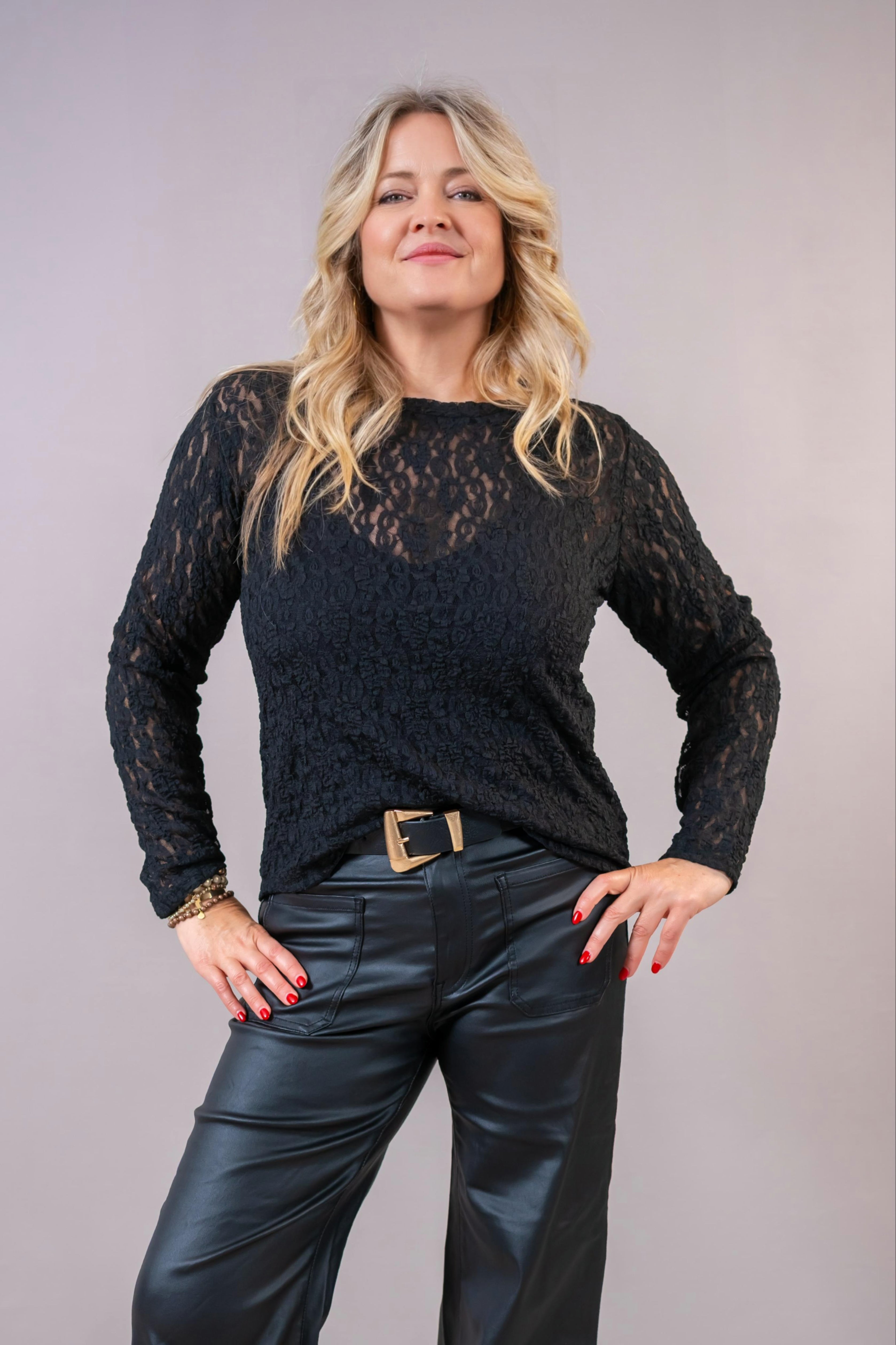Langarmshirt aus Spitze, schwarz