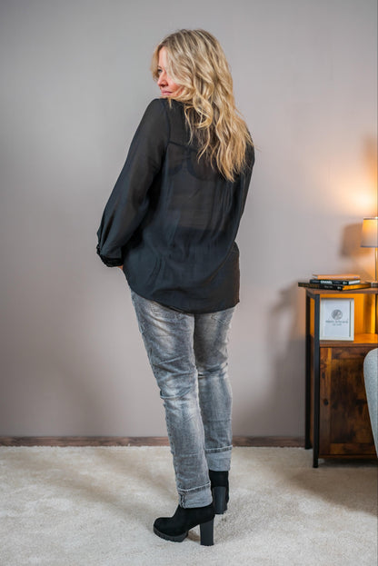 Bluse mit Rüschen, schwarz