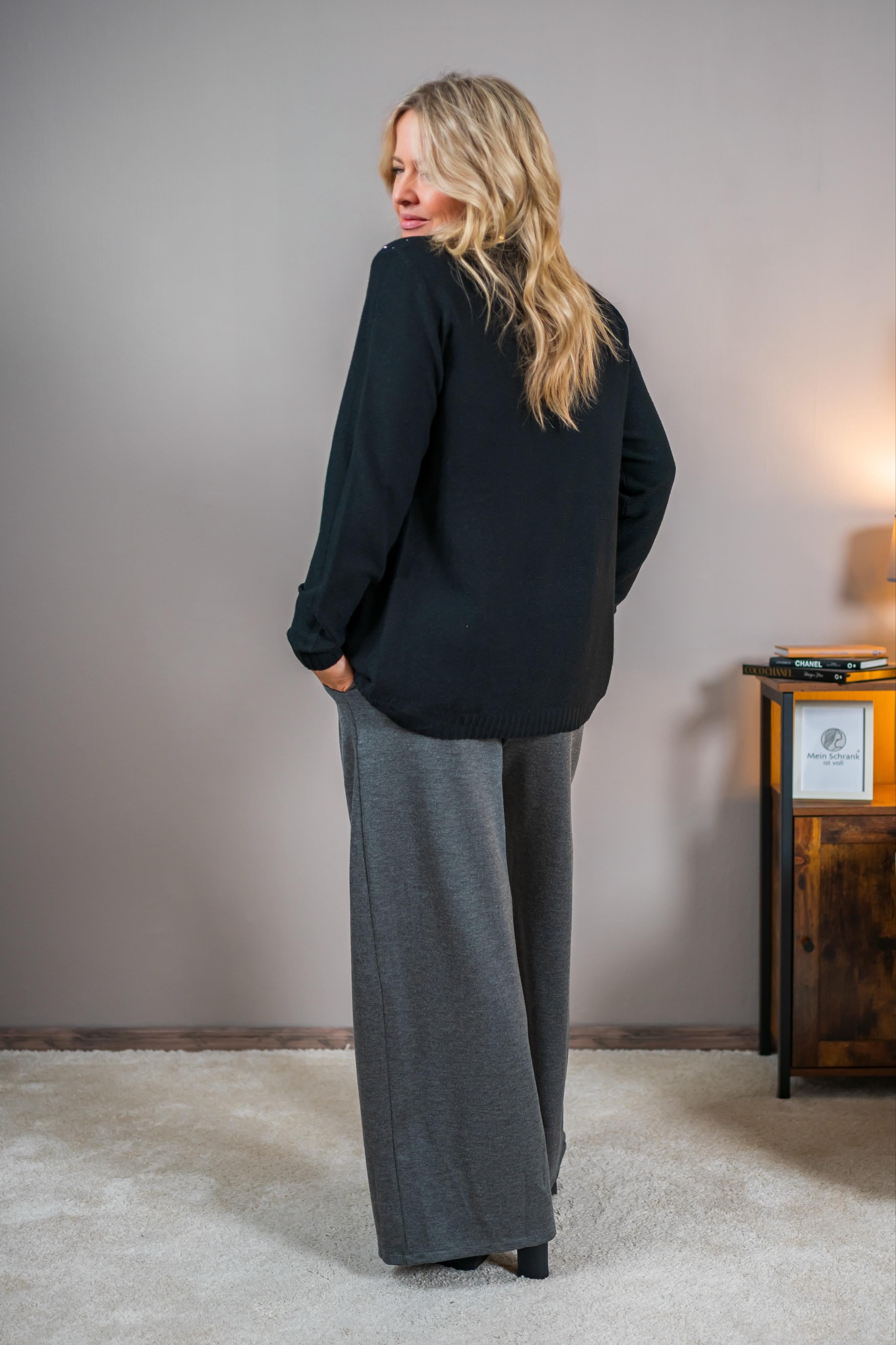 Strickpullover mit Stehkragen und Strasssteinchen, schwarz