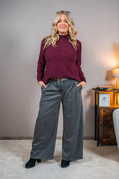 Strickpullover mit Stehkragen und Strasssteinchen, bordeaux