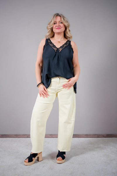 Oversize Top mit Spitzenträger, schwarz