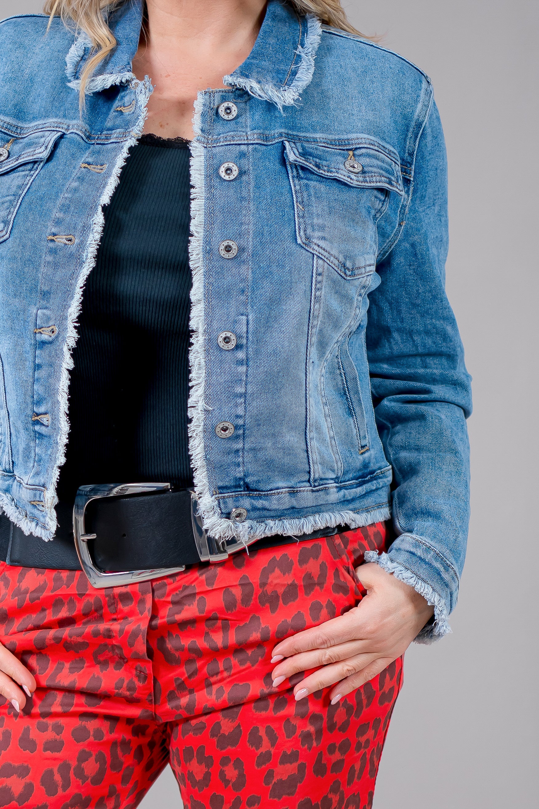 Jeansjacke mit Fransen