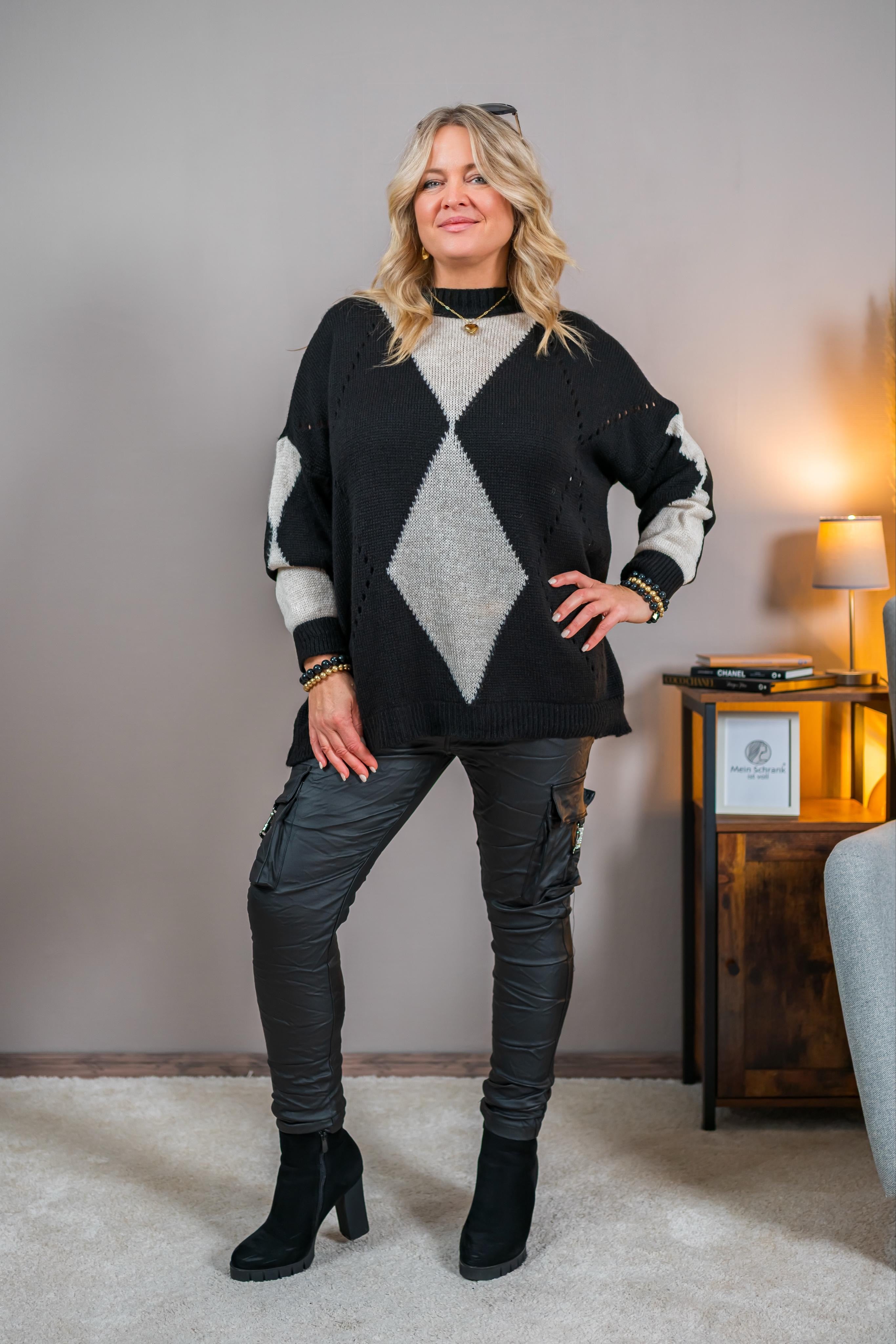 Edler Strickpullover mit Rautenmuster, schwarz/ecru