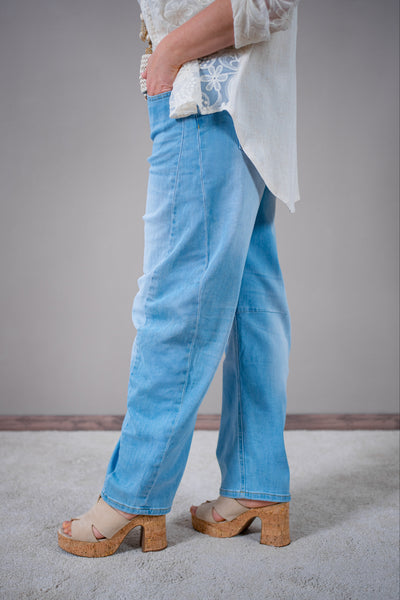 High-Waist Barrel Jeans in Hellblau
