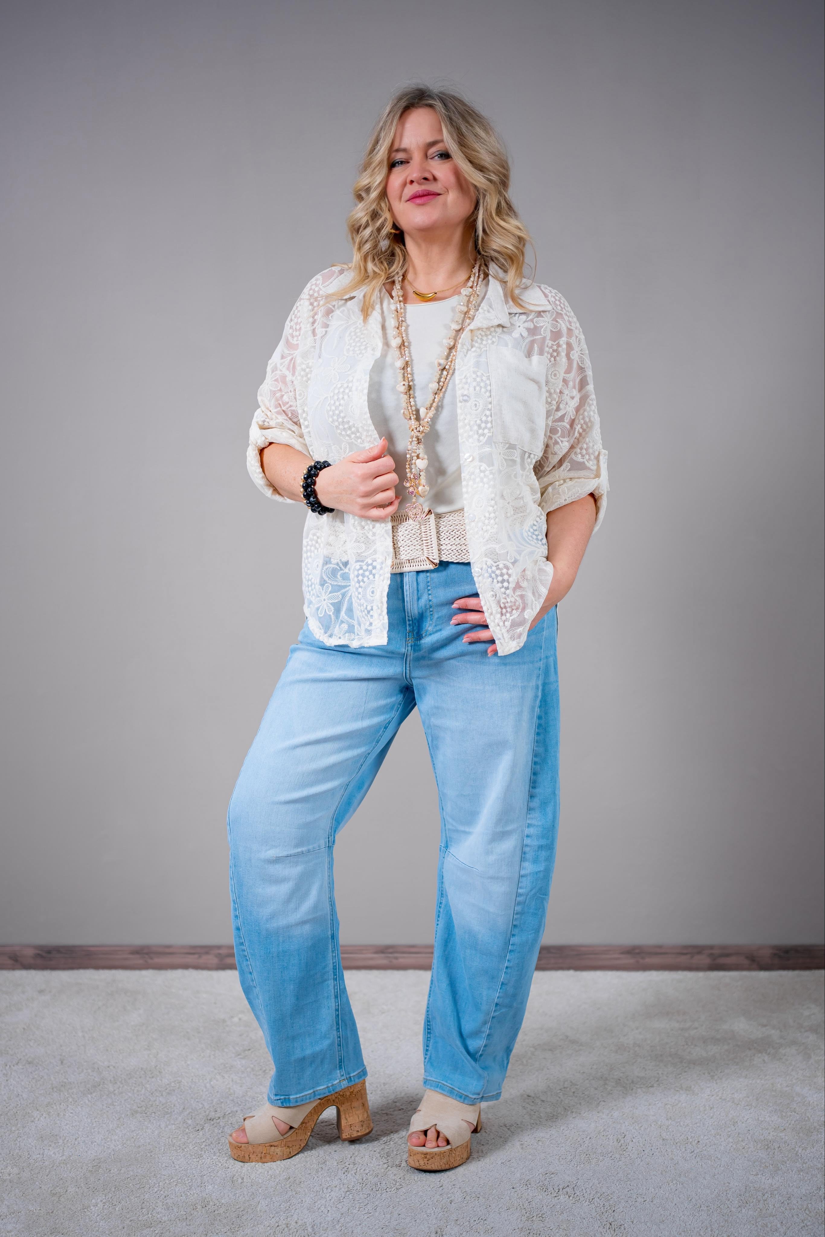 High-Waist Barrel Jeans in Hellblau