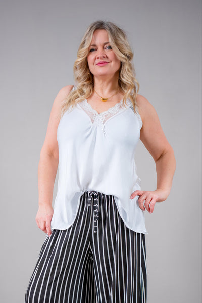 Oversize Top mit Spitzenträger, weiß