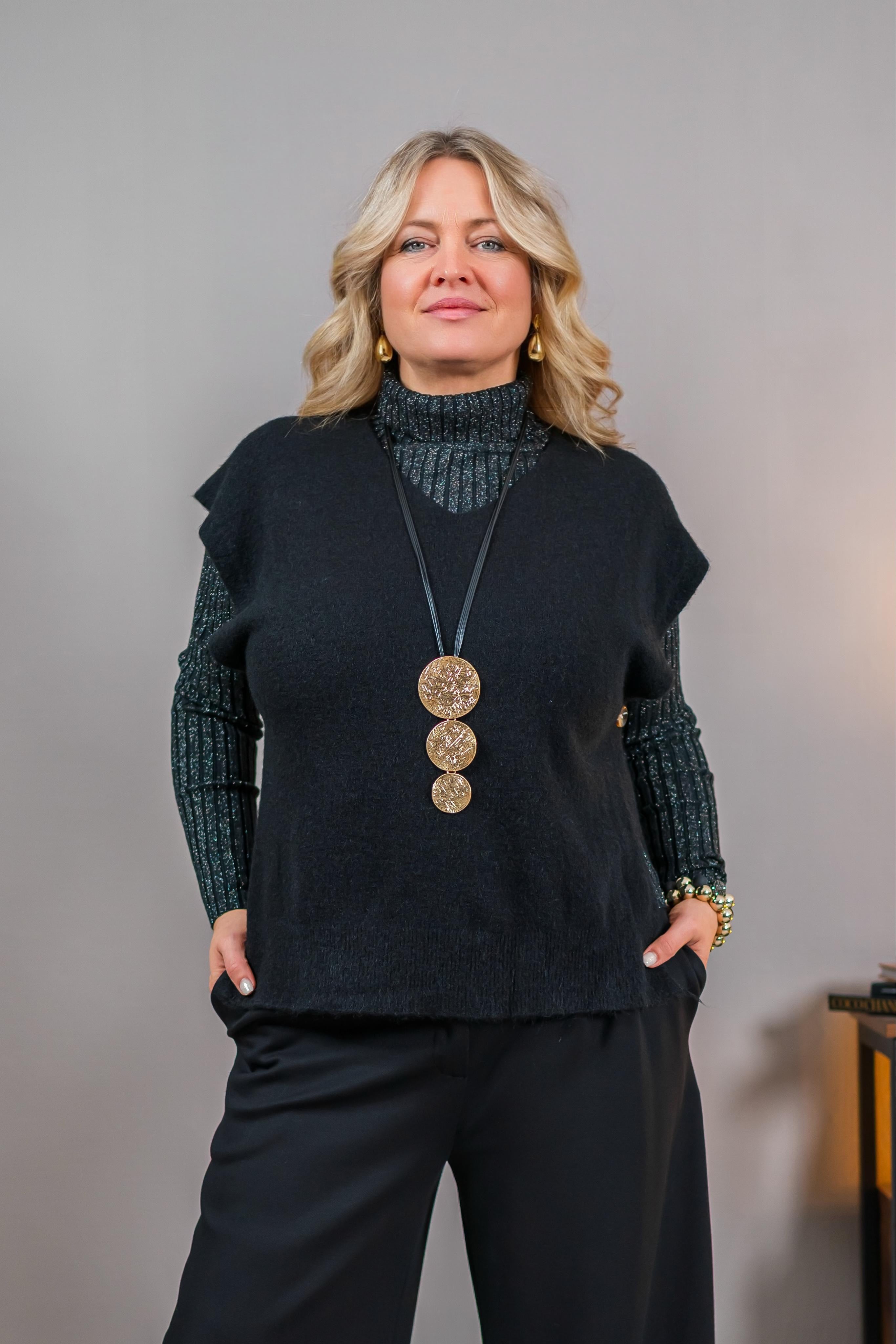 Strickpullunder mit V-Ausschnitt, schwarz