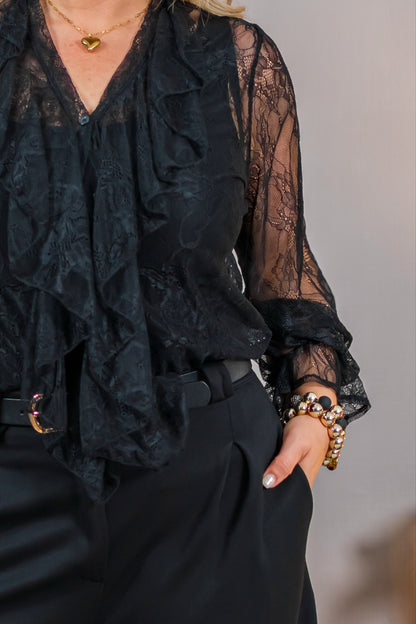 Edle Bluse mit Volant und filigraner Spitze, schwarz