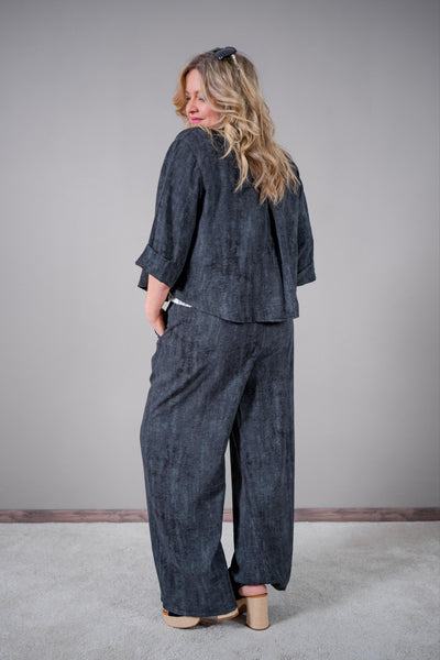 Leichte, kurze Hemdbluse in Anthrazit
