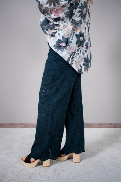 Leichte Baumwollhose mit Lochstickerei und Gürtel, schwarz