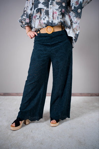 Leichte Baumwollhose mit Lochstickerei und Gürtel, schwarz