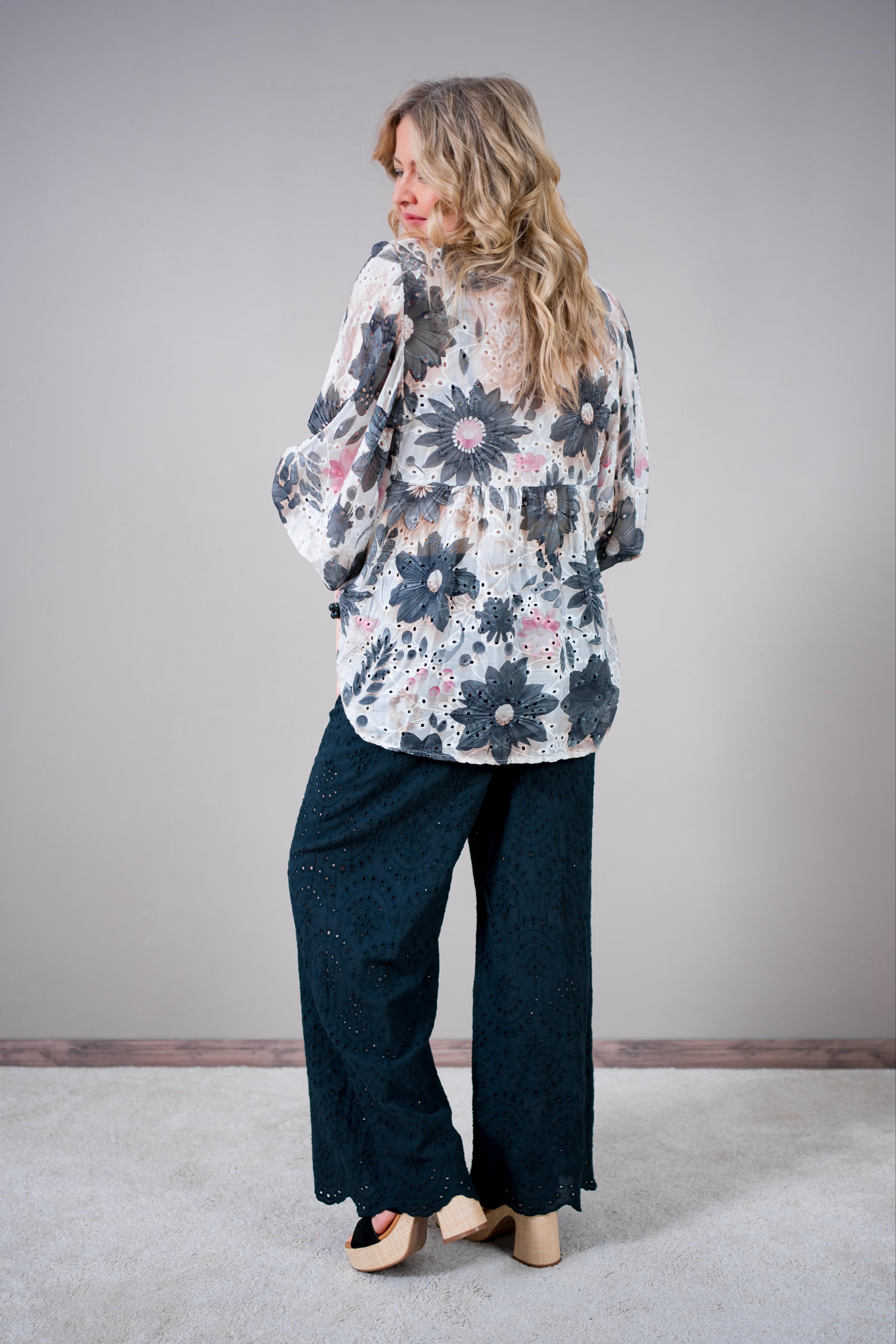 Oversize-Bluse mit Lochstickerei