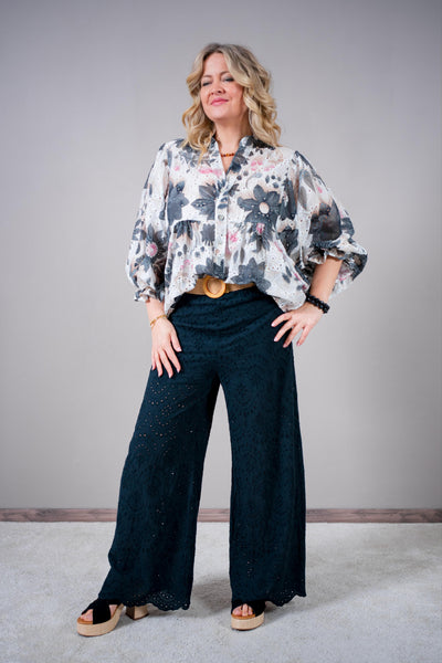 Oversize-Bluse mit Lochstickerei