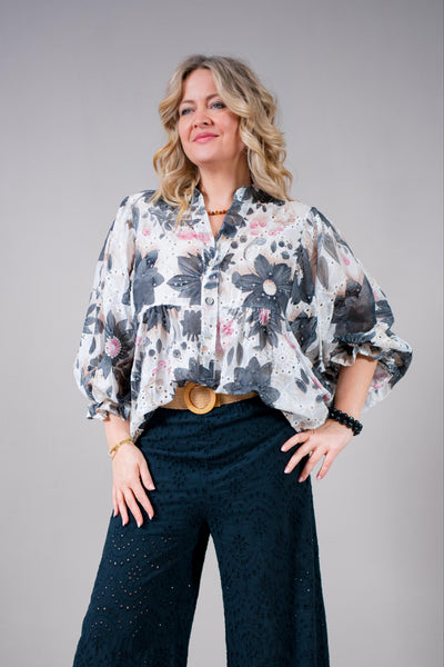 Oversize-Bluse mit Lochstickerei