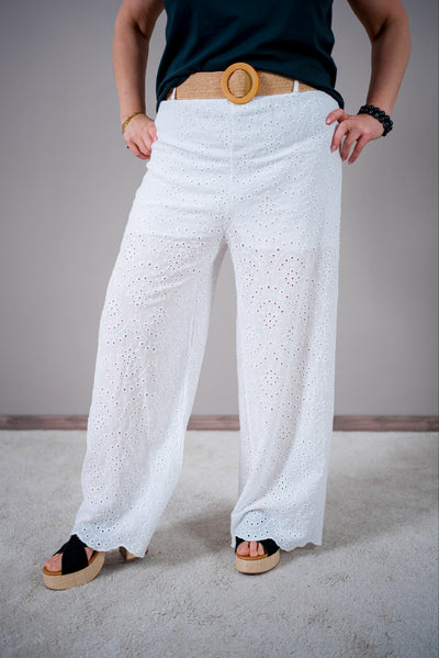 Leichte Baumwollhose mit Lochstickerei und Gürtel, weiß