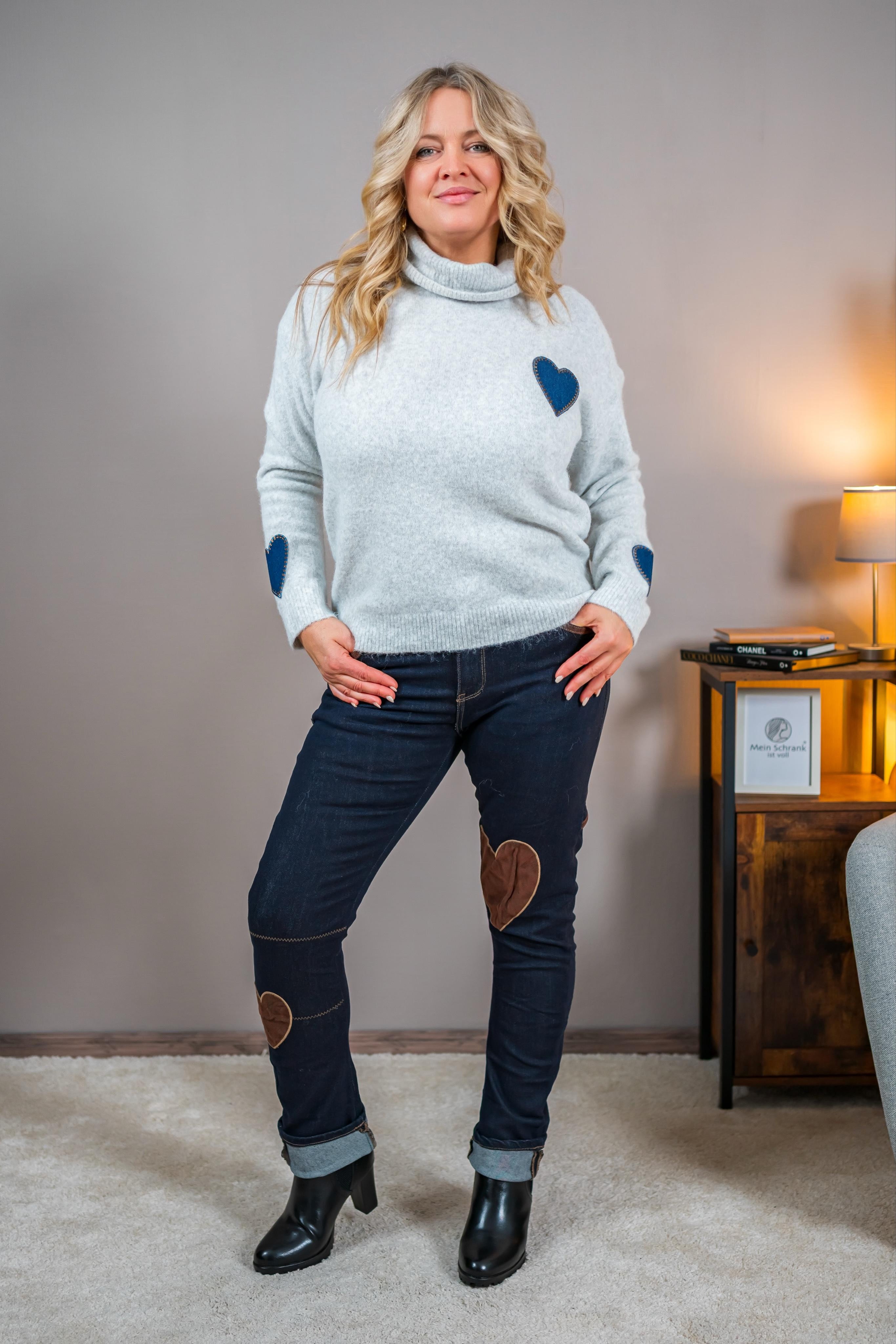 Rollkragenpullover mit Herz-Details, grau