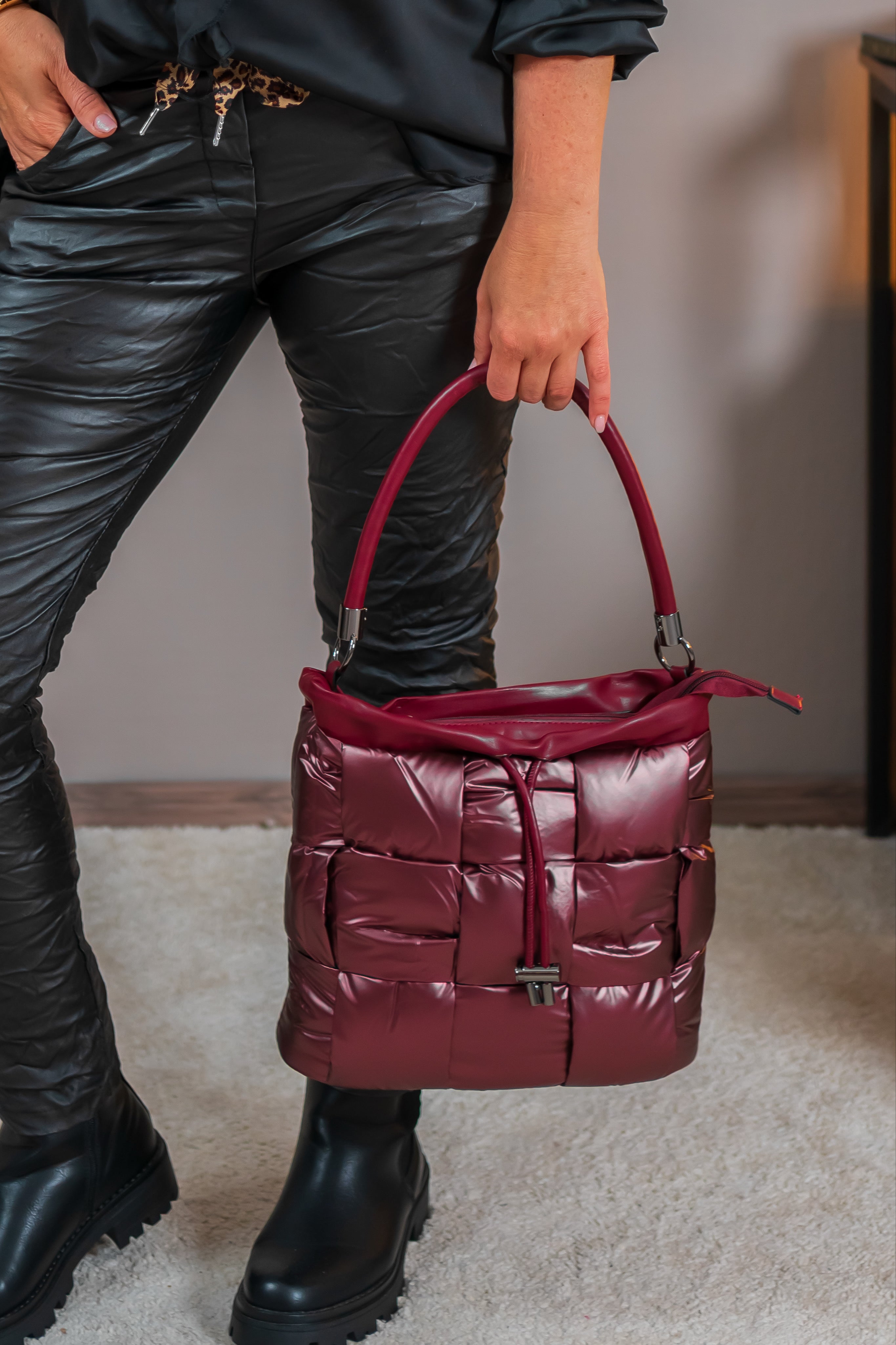 Schultertasche mit Stepp-Optik, metallic-mauve