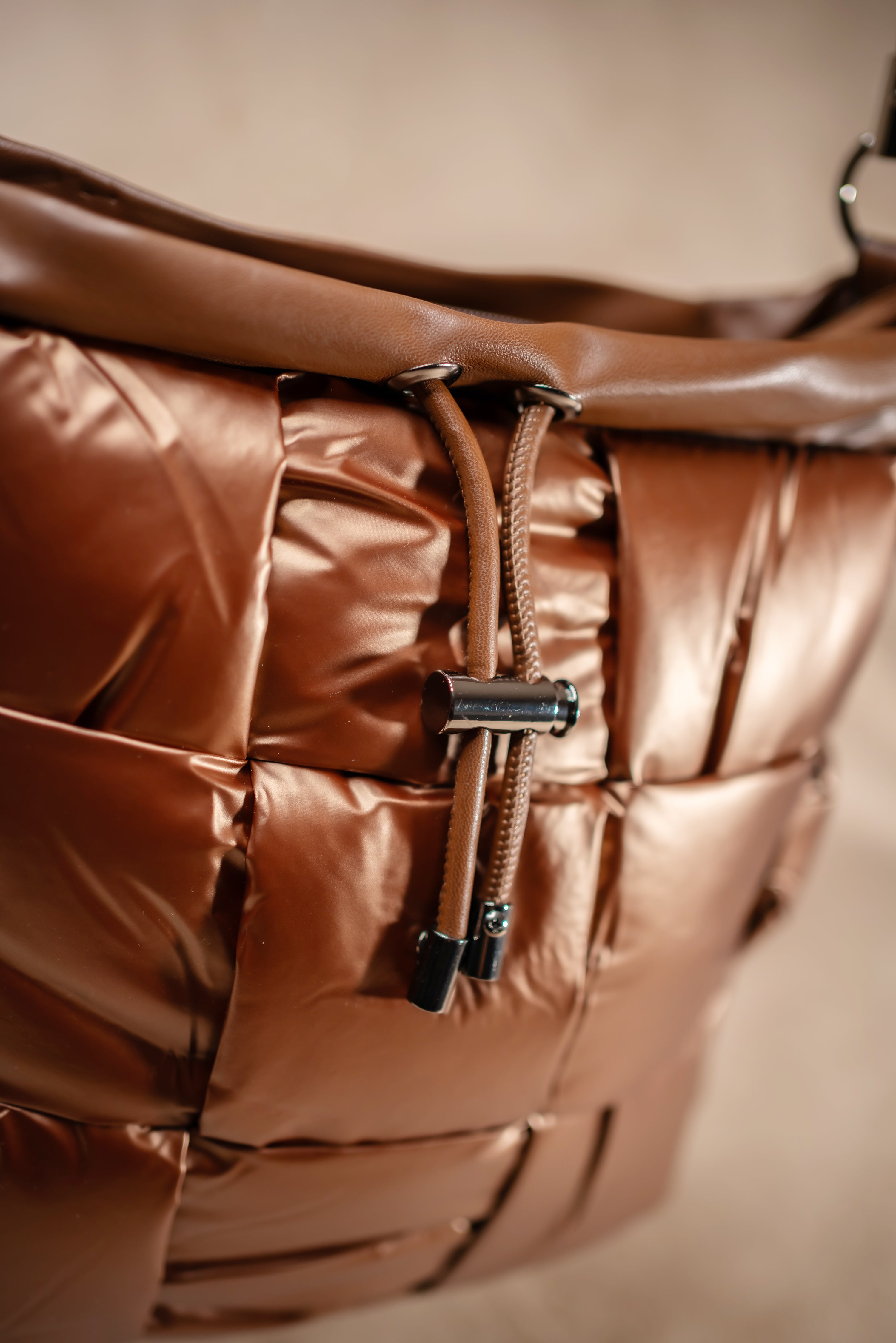 Schultertasche mit Stepp-Optik, metallic-coffee