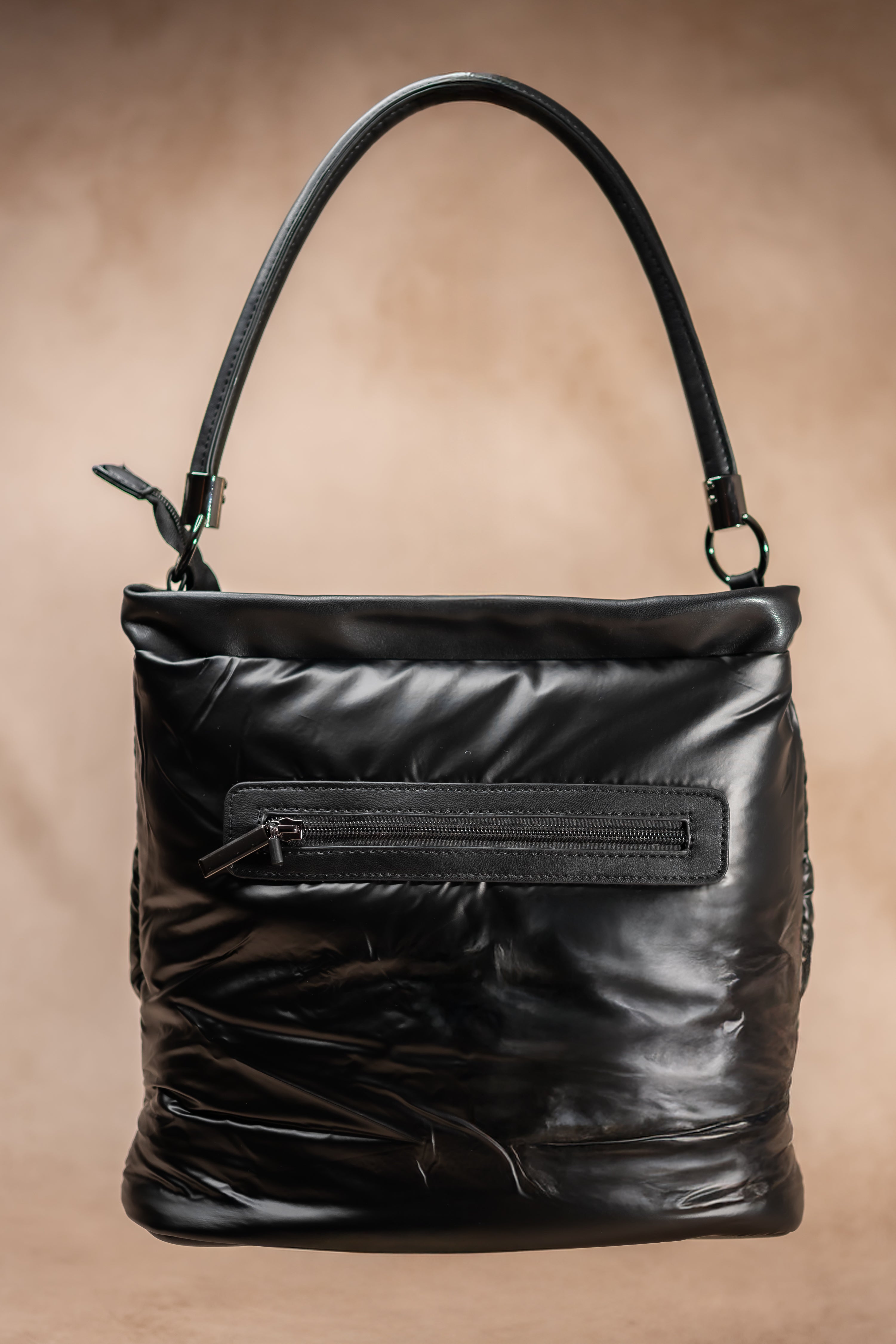 Schultertasche mit Stepp-Optik, metallic-schwarz