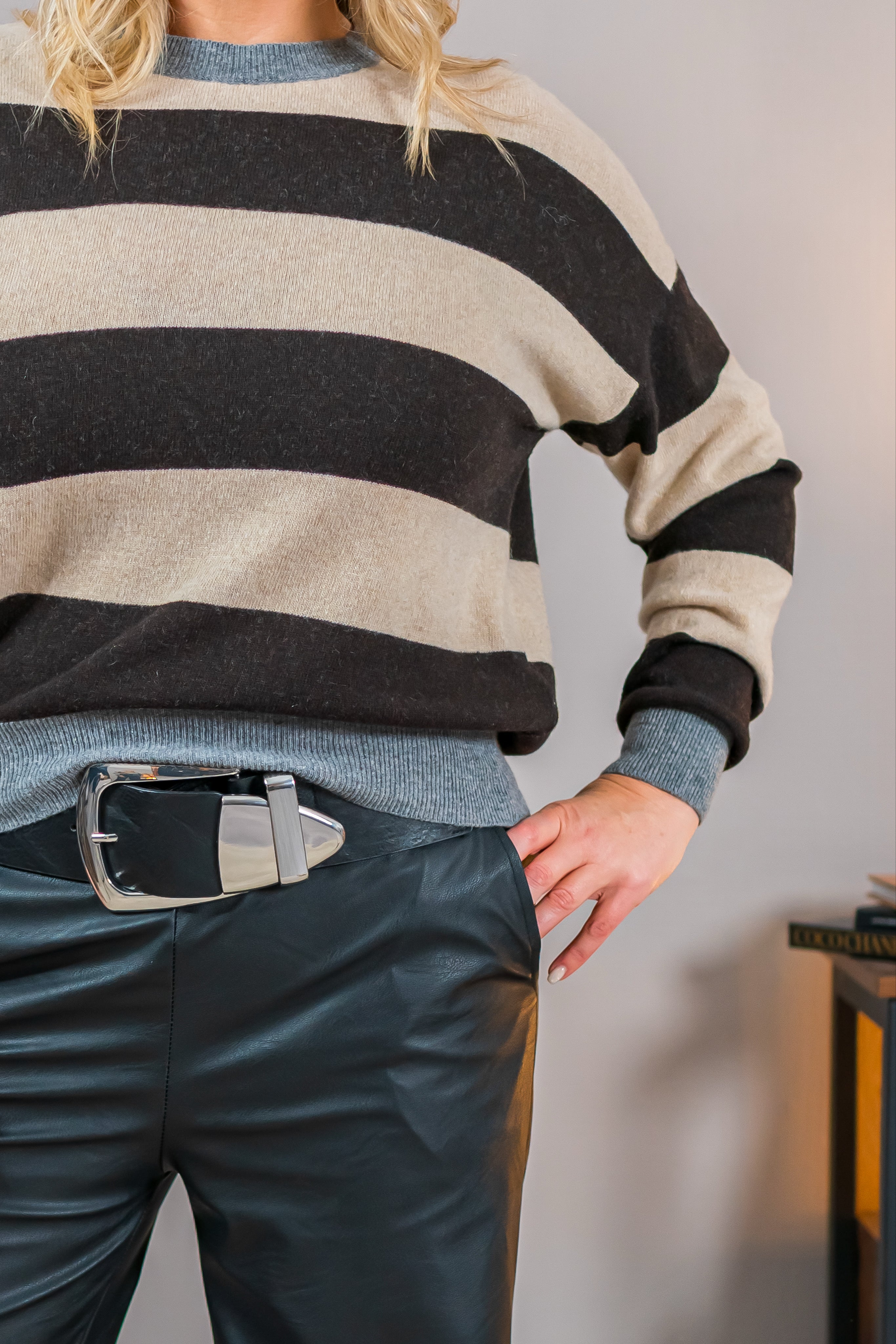 Gestreifter Strickpullover, beige/schwarz