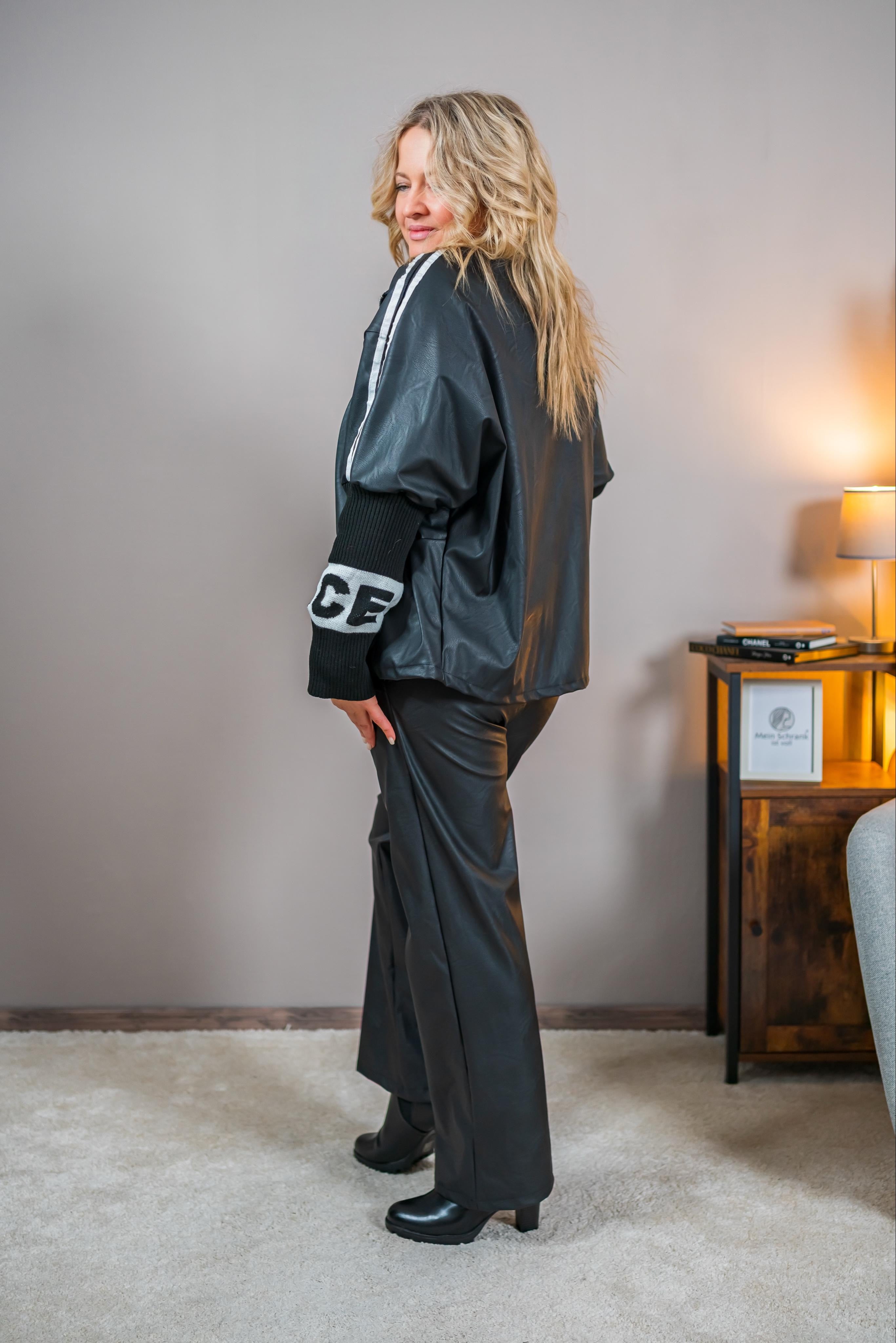 Lederimitatsjacke mit Strickärmel, schwarz ‼️ Lieferbar ab dem 27.11.2025 ‼️