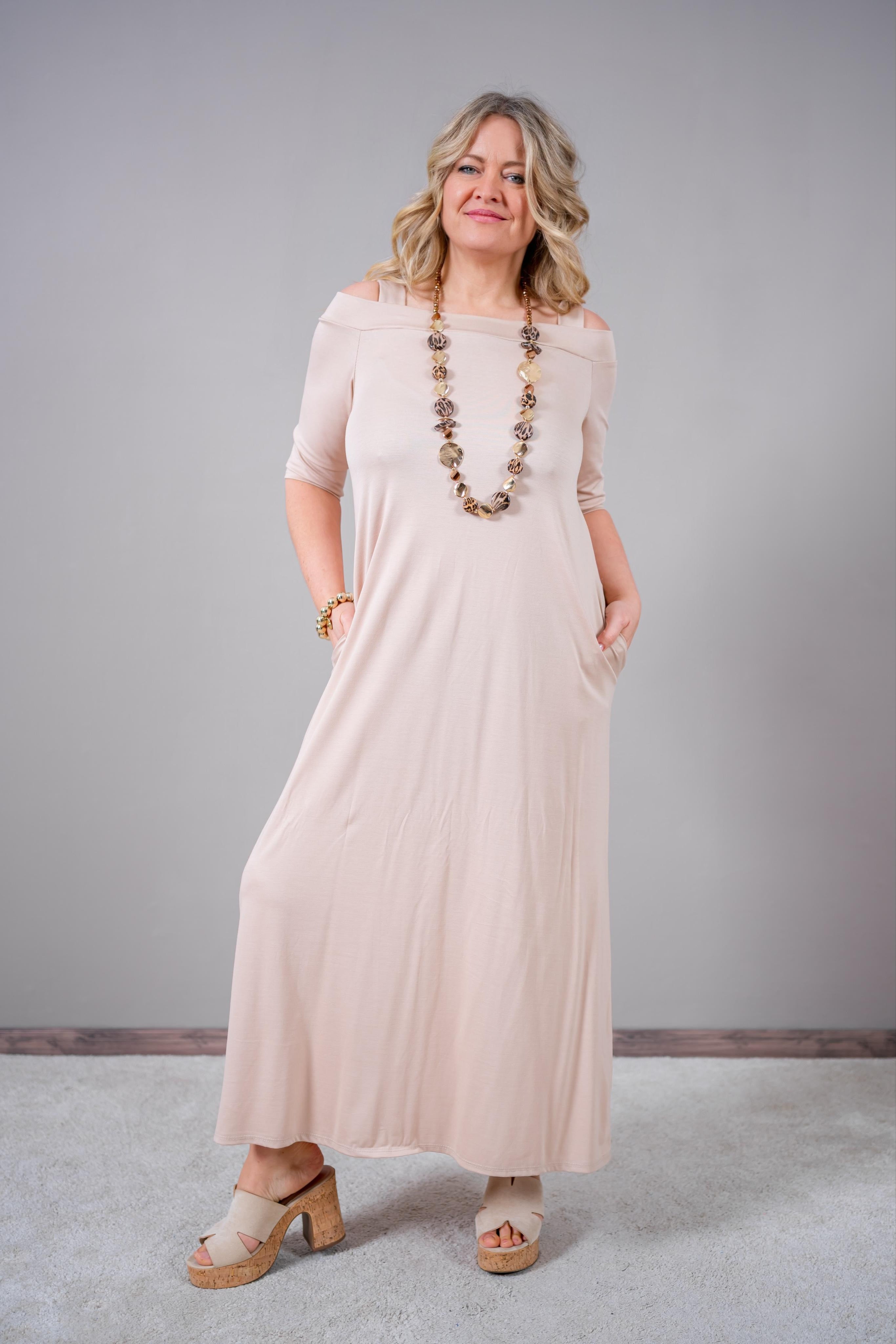 Langes Kleid in Nude