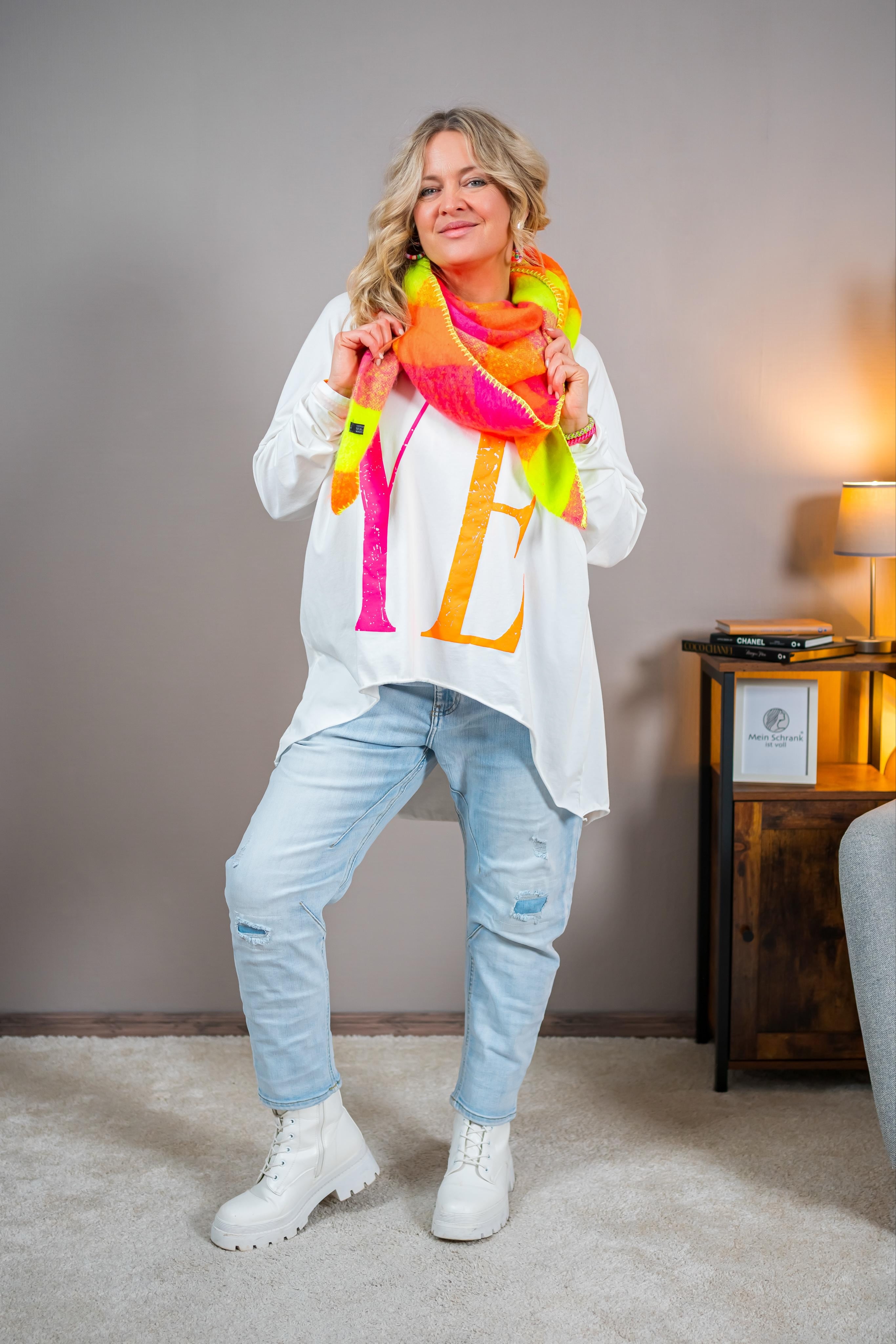 Oversized Shirt "YEAH" in Weiß