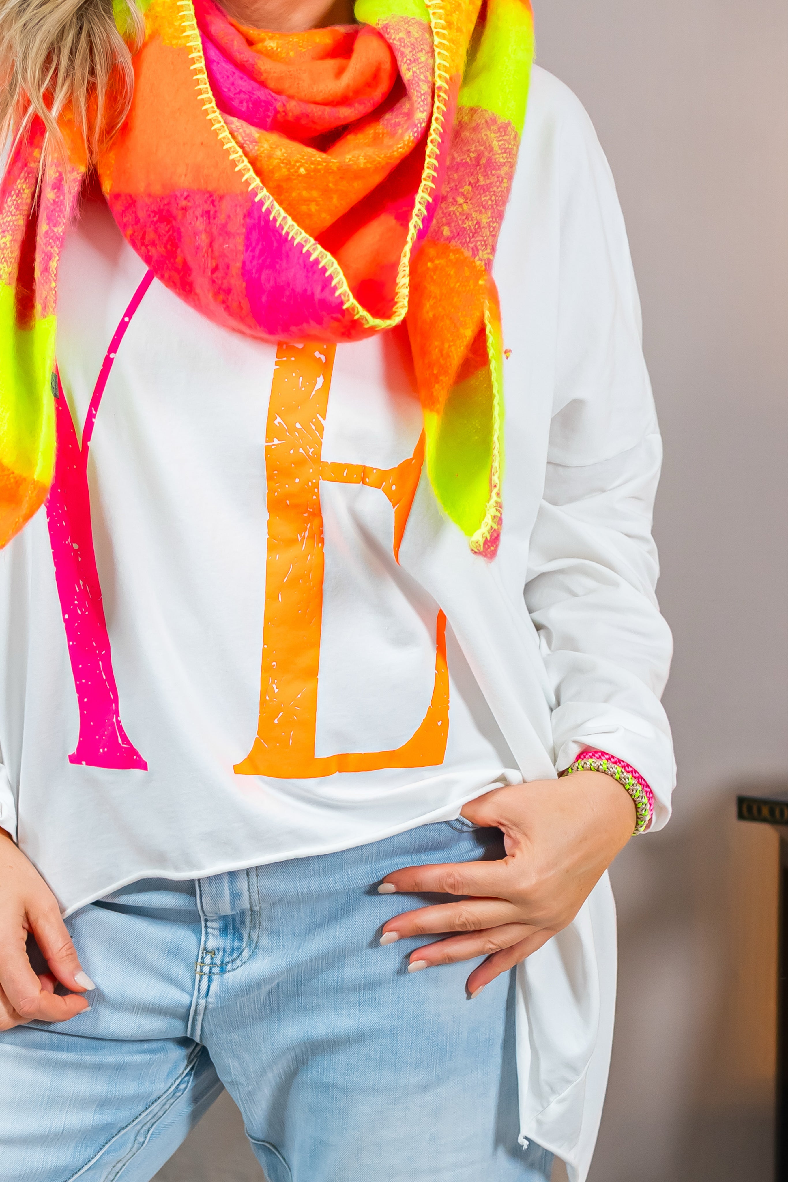 Oversized Shirt "YEAH" in Weiß